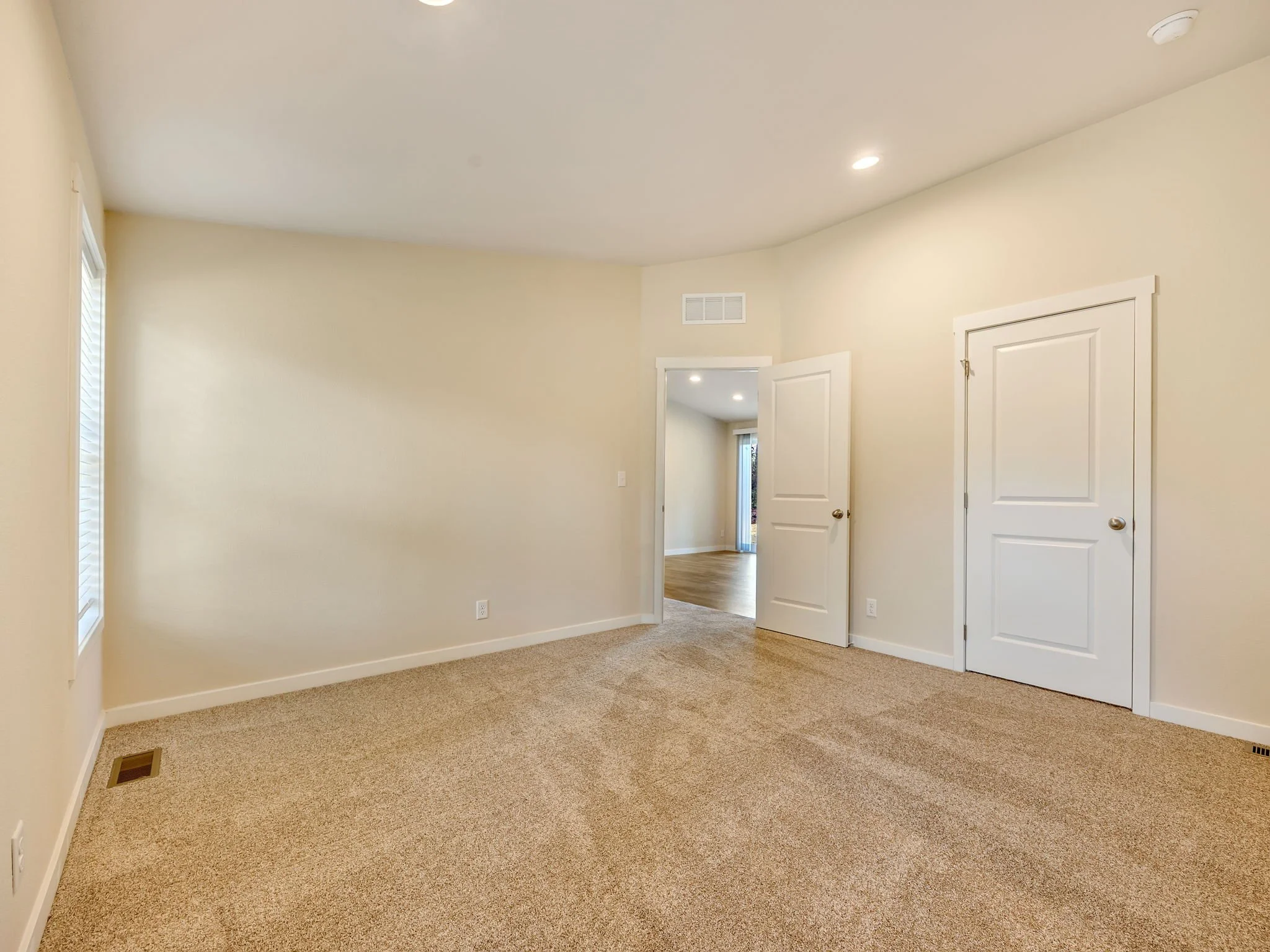 30-web-or-mls-92166 Conroy Rd-24.jpg