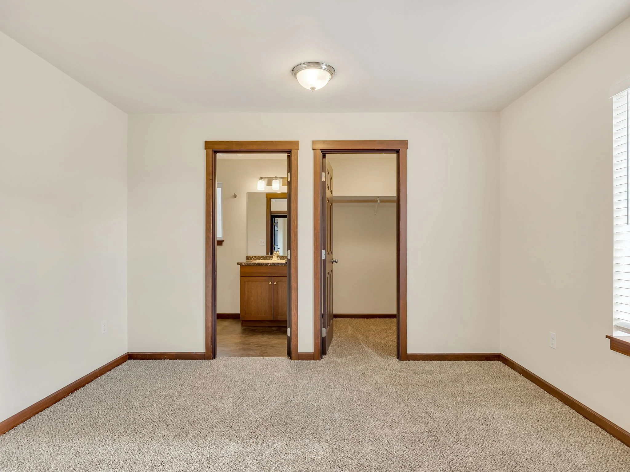 16-web-or-mls-1563 SE Honeysuckle Lp-16.jpg