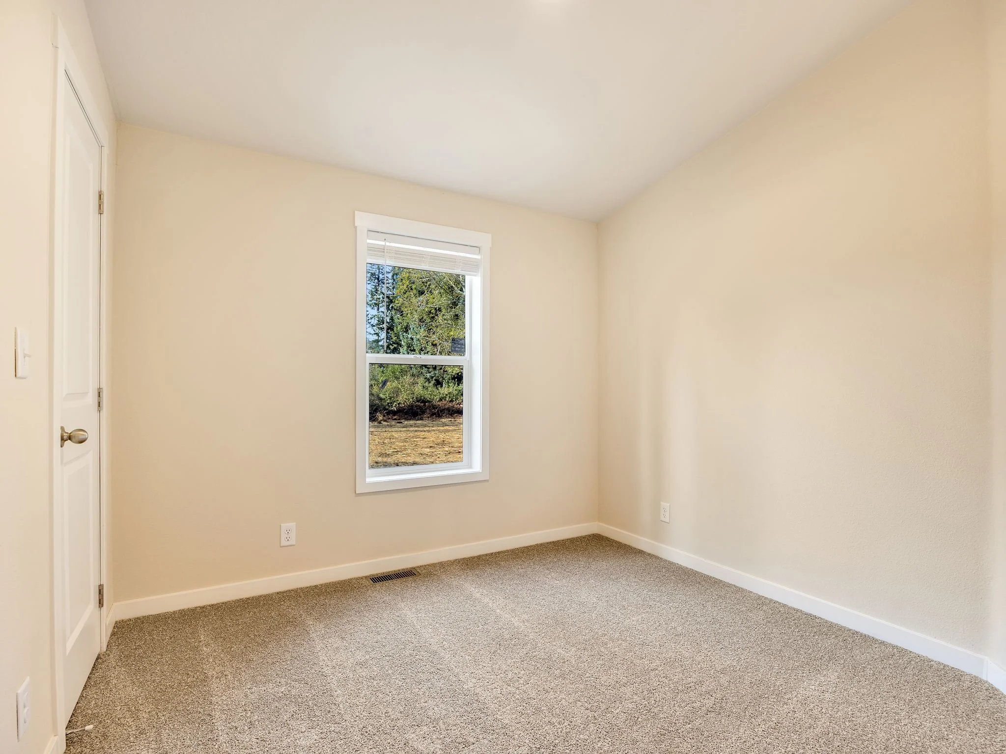 36-web-or-mls-92166 Conroy Rd-35.jpg