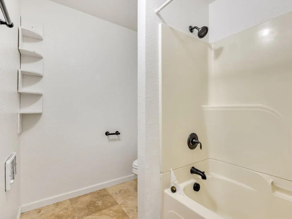 15-web-or-mls-1601 Broadway St #19-15.jpg