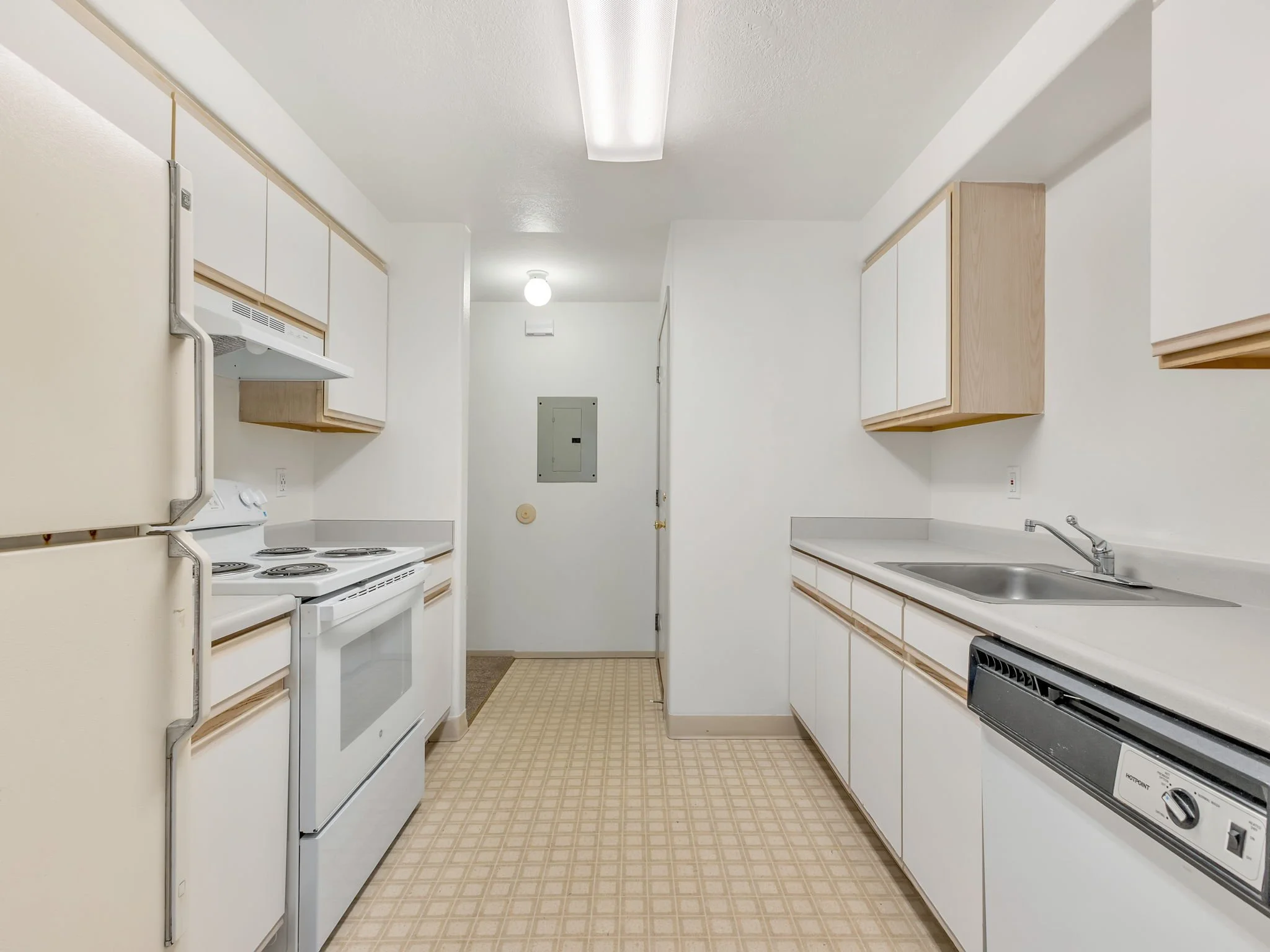 4-web-or-mls-355 S Wahanna Rd-04.jpg