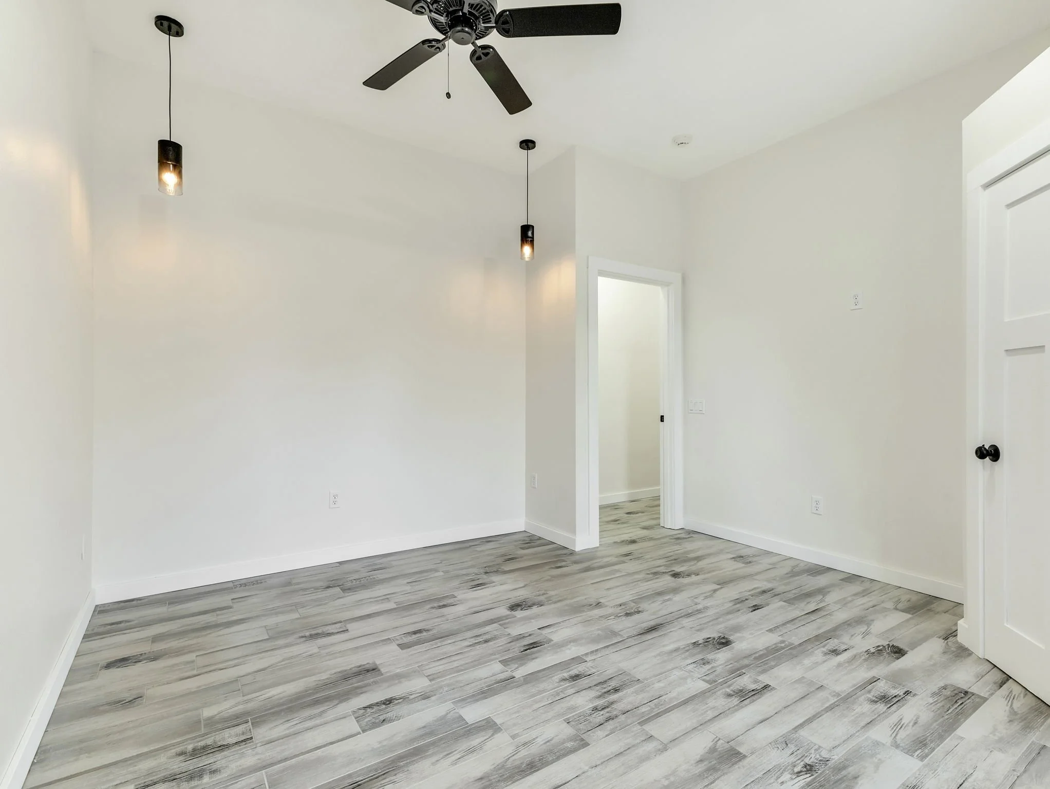 16-web-or-mls-138 S Main-16.jpg
