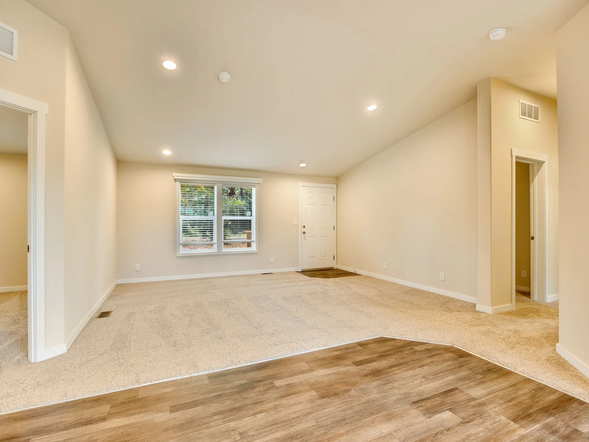 14-web-or-mls-92166 Conroy Rd-12.jpg