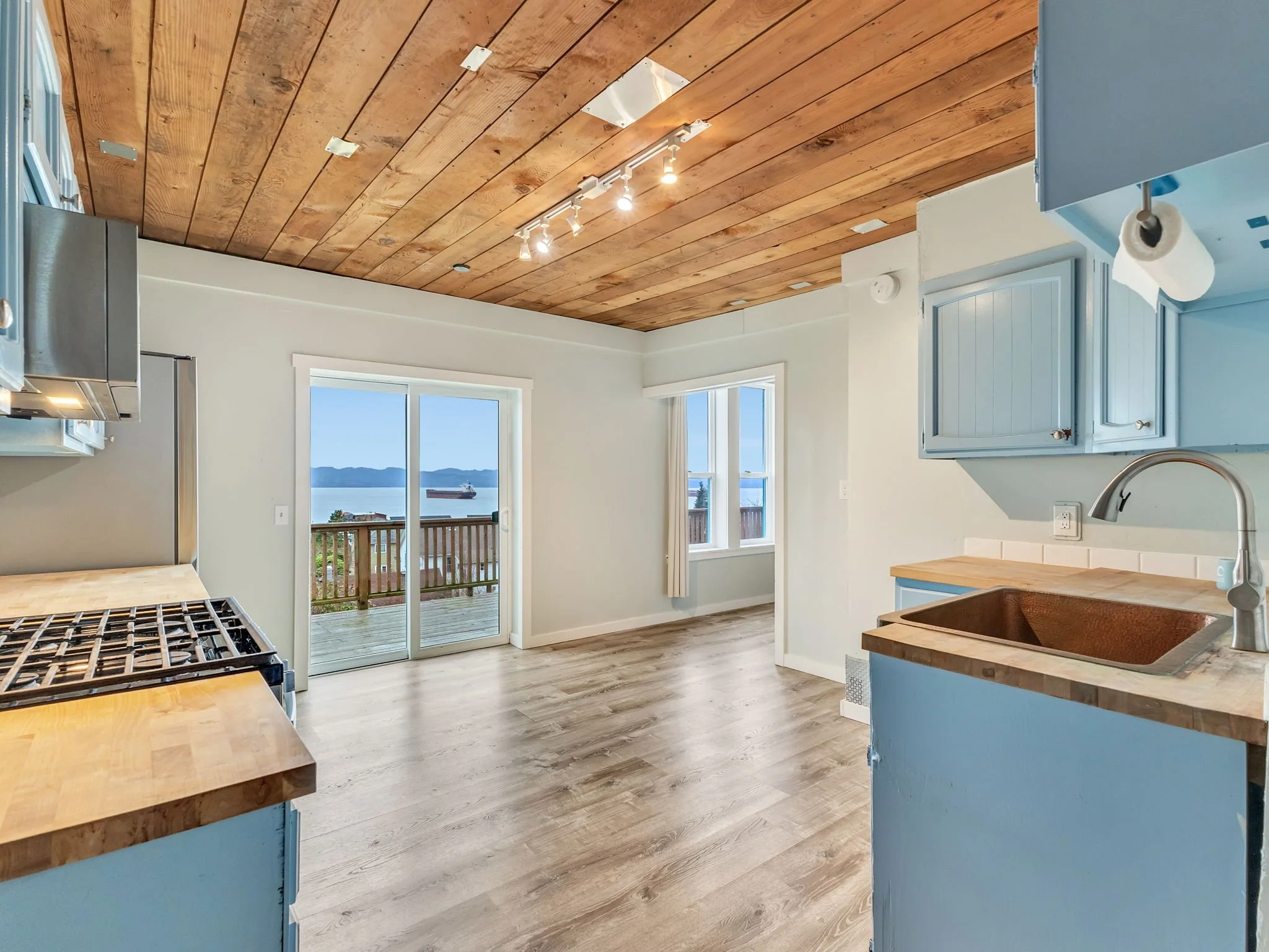 15-web-or-mls-3088 Harrison Ave-16.jpg