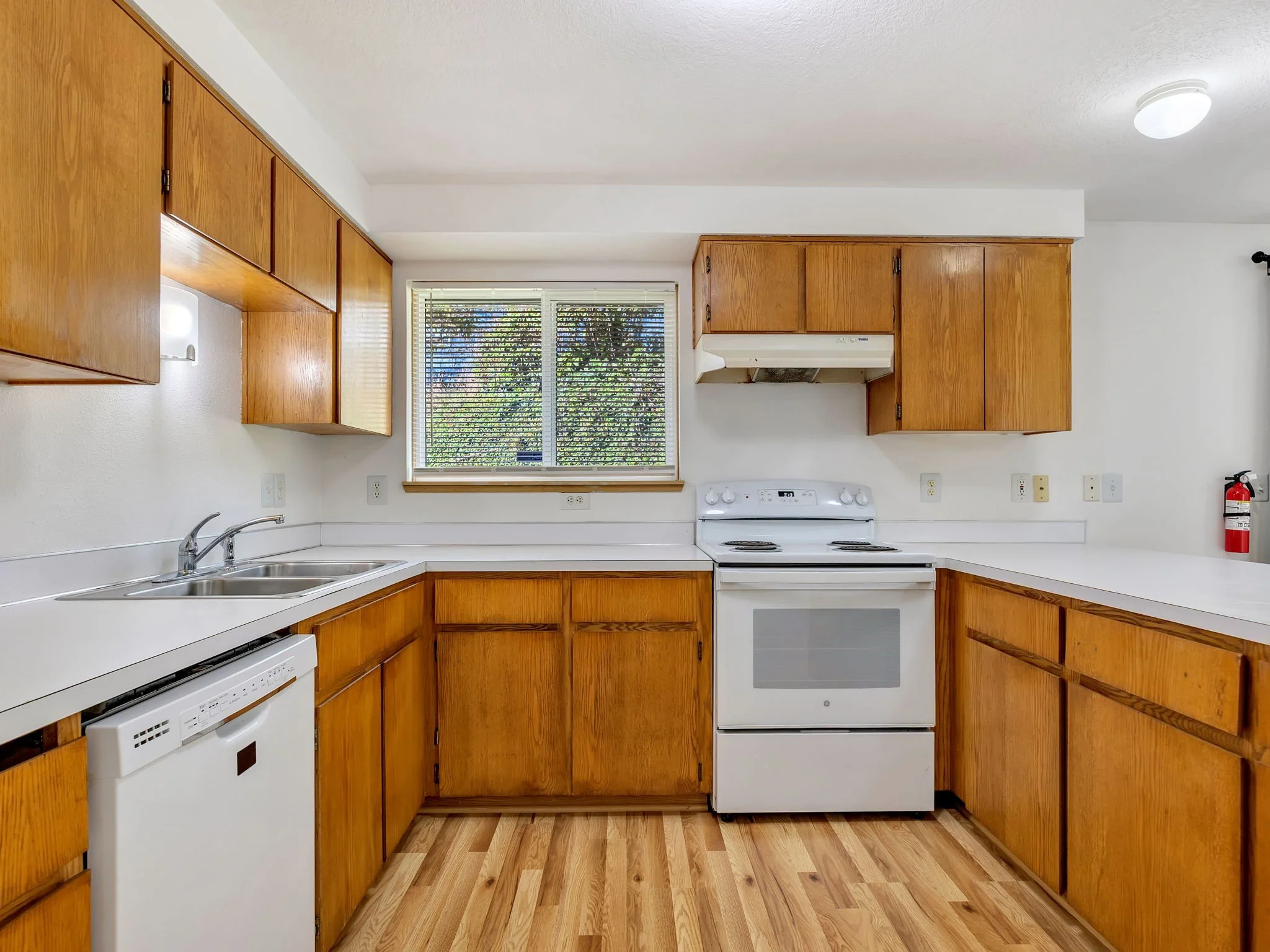 16-web-or-mls-1525 7th St-15.jpg