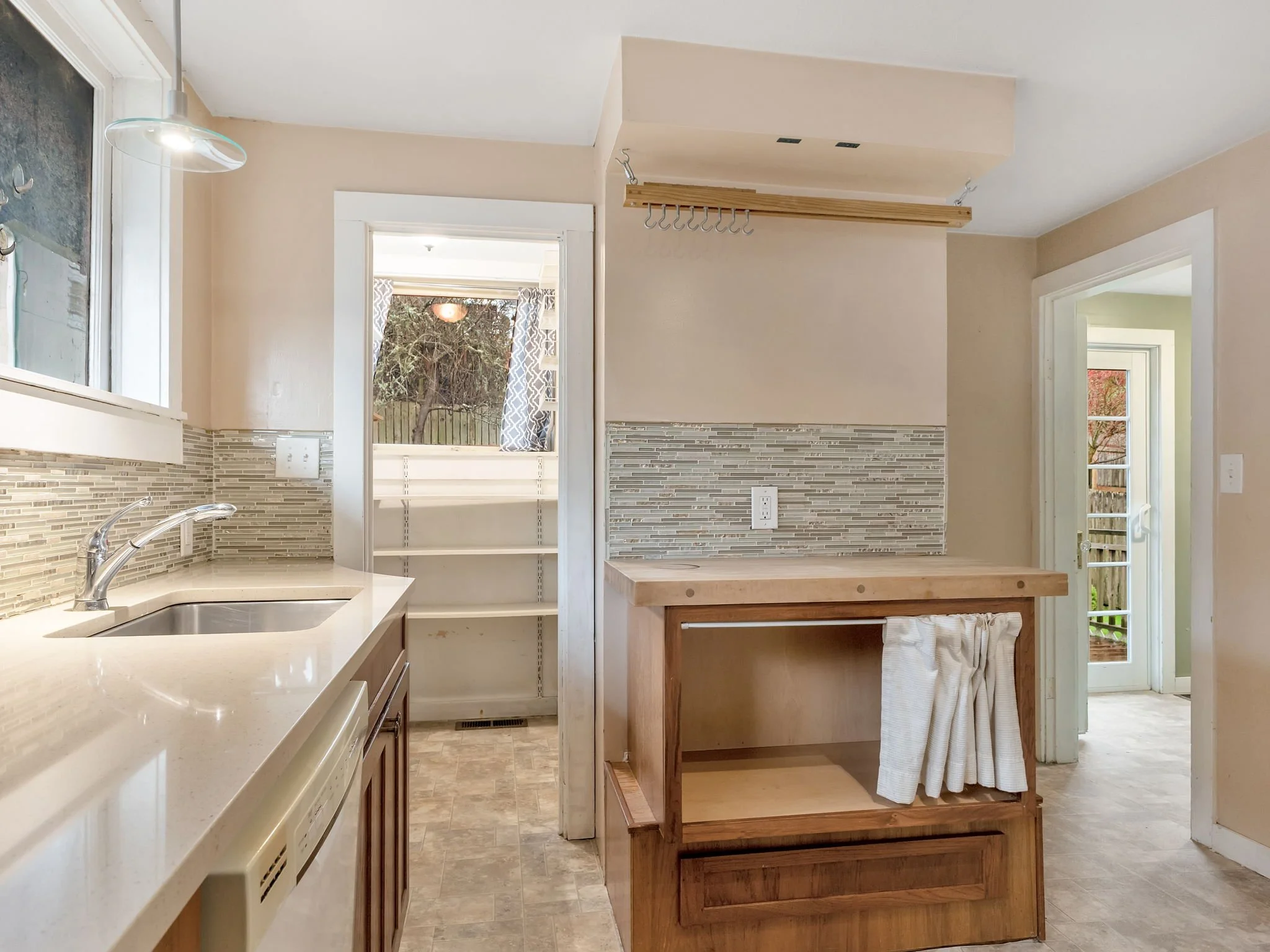 30-web-or-mls-809 Glasgow Ave-30.jpg