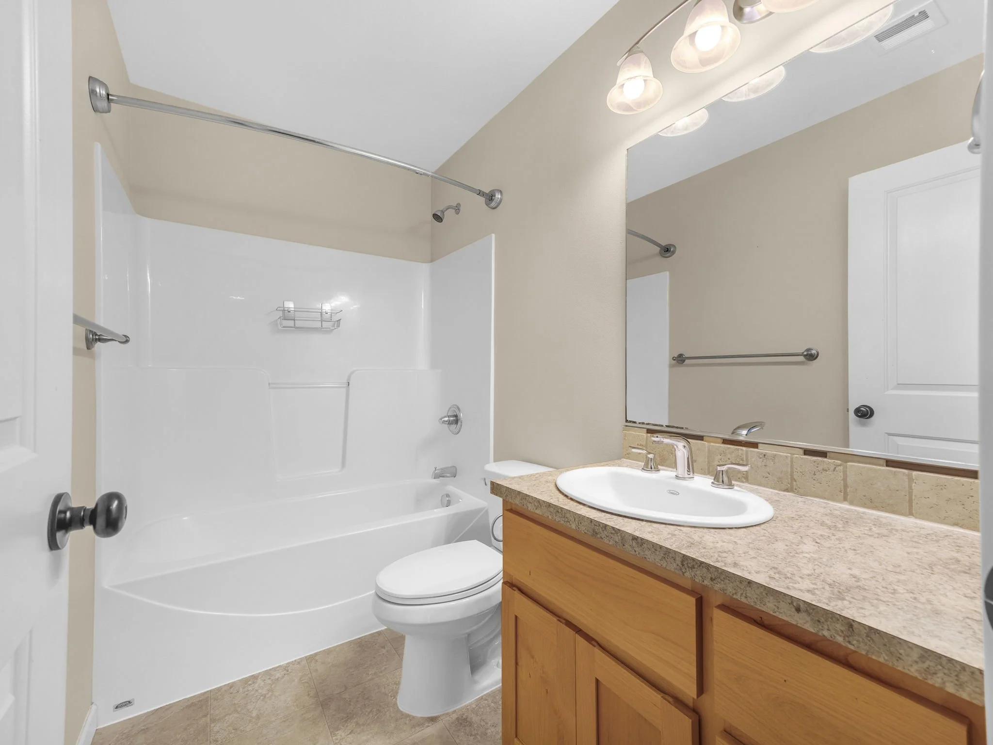 30-web-or-mls-330 SW Kalmia Ave-30.jpg