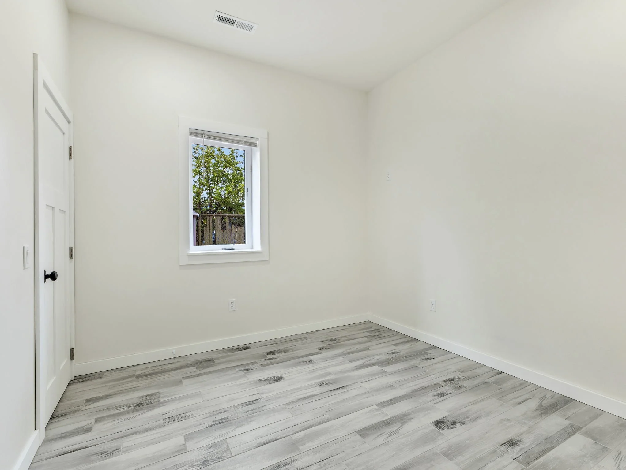 13-web-or-mls-138 S Main-13.jpg