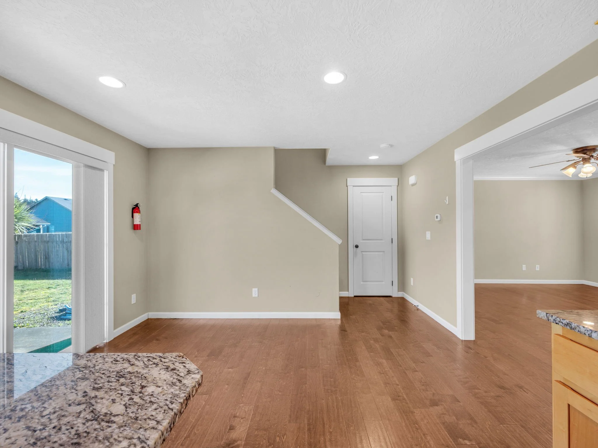 11-web-or-mls-330 SW Kalmia Ave-11.jpg