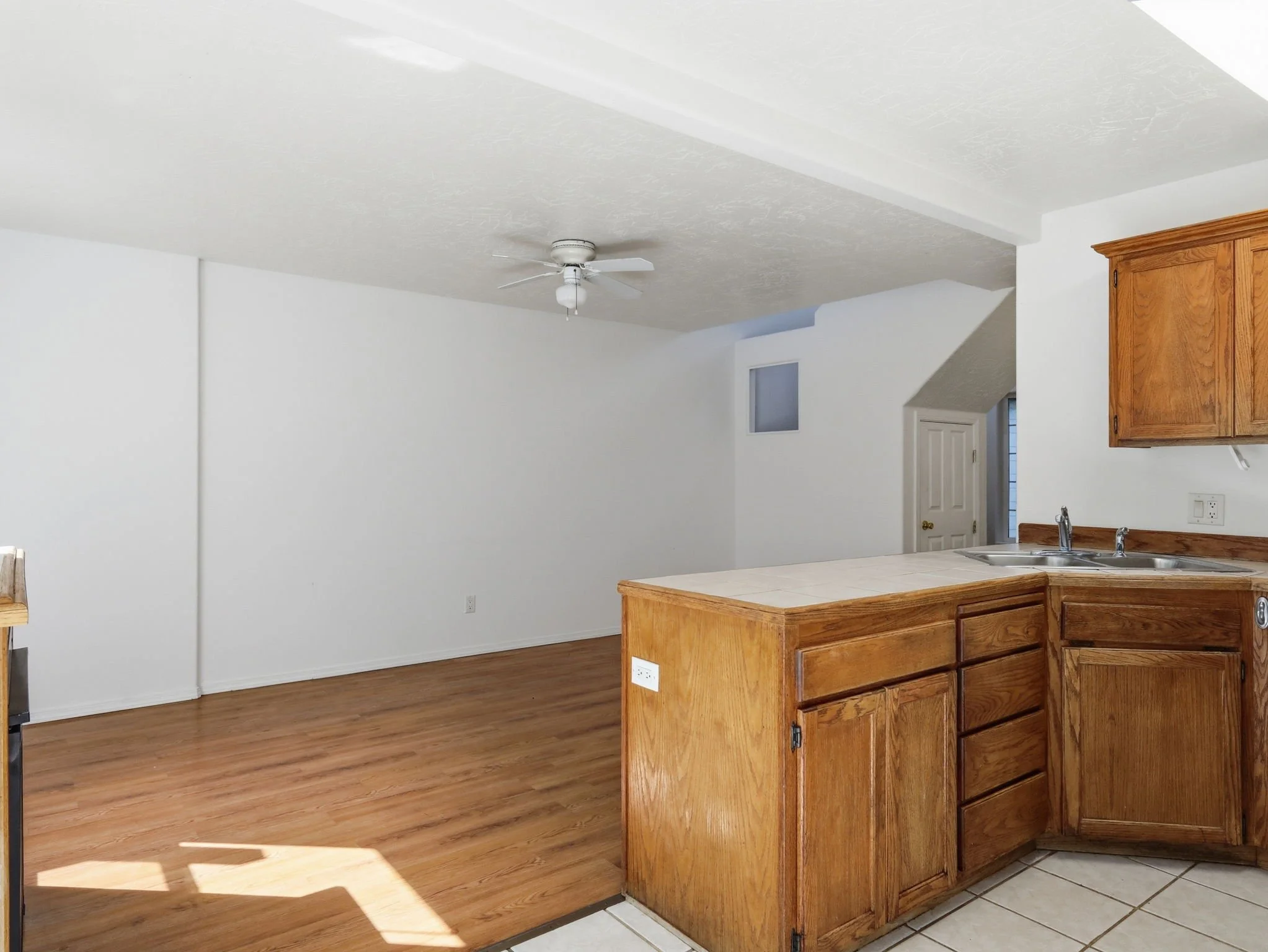 14-web-or-mls-580 7th Ct-14.jpg