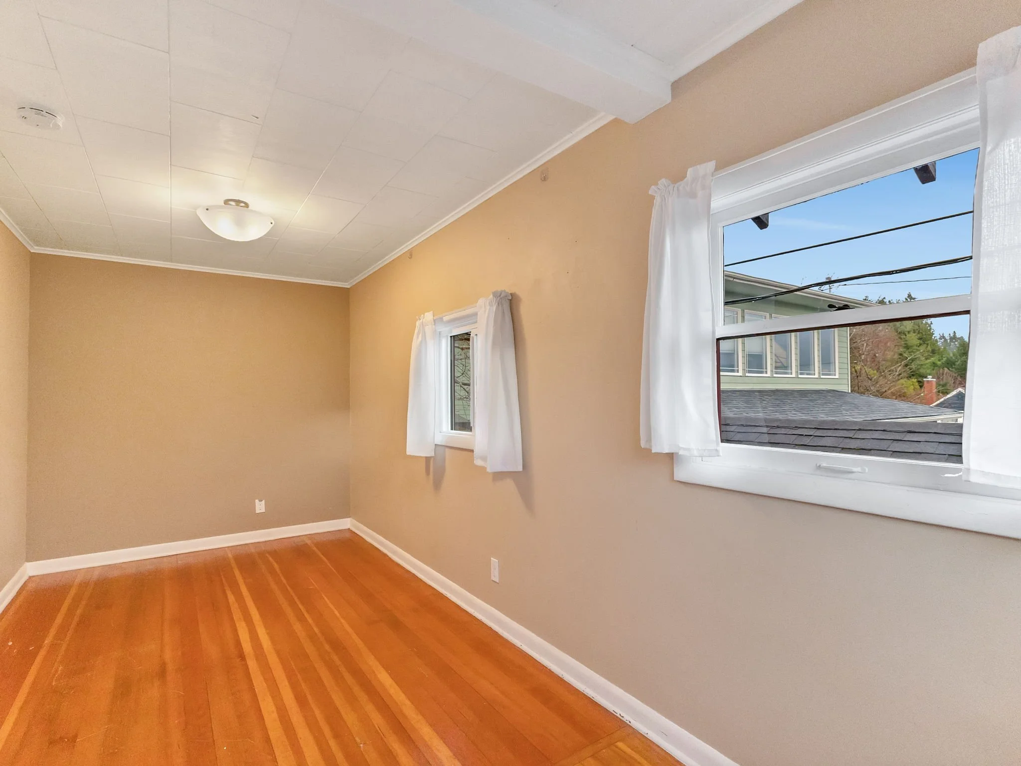 15-web-or-mls-809 Glasgow Ave-15.jpg