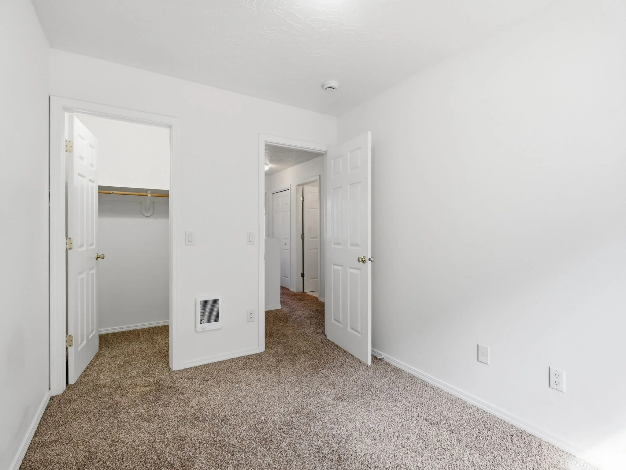 19-web-or-mls-580 7th Ct-19.jpg
