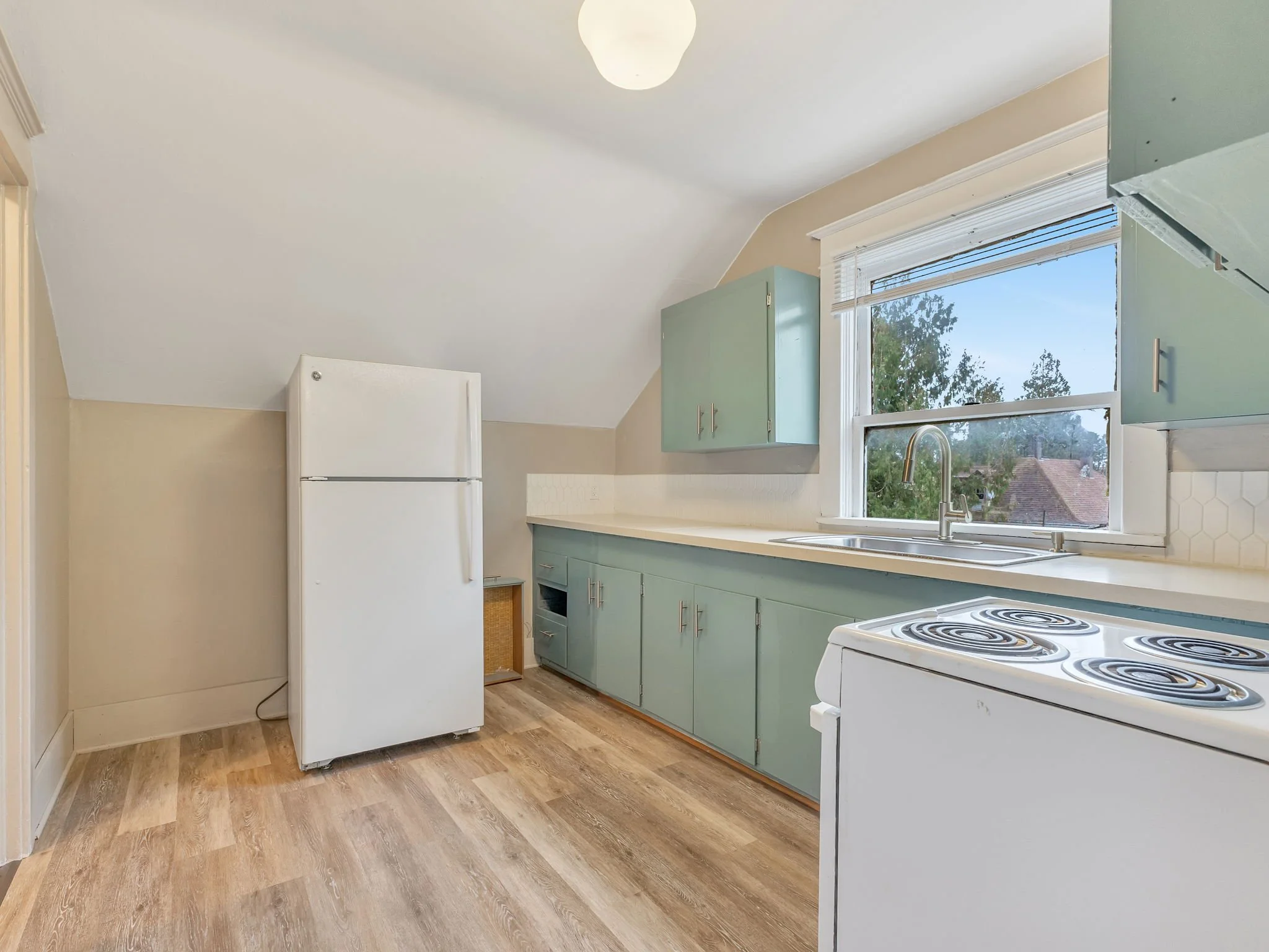 26-web-or-mls-1320 Franklin Ave-10.jpg