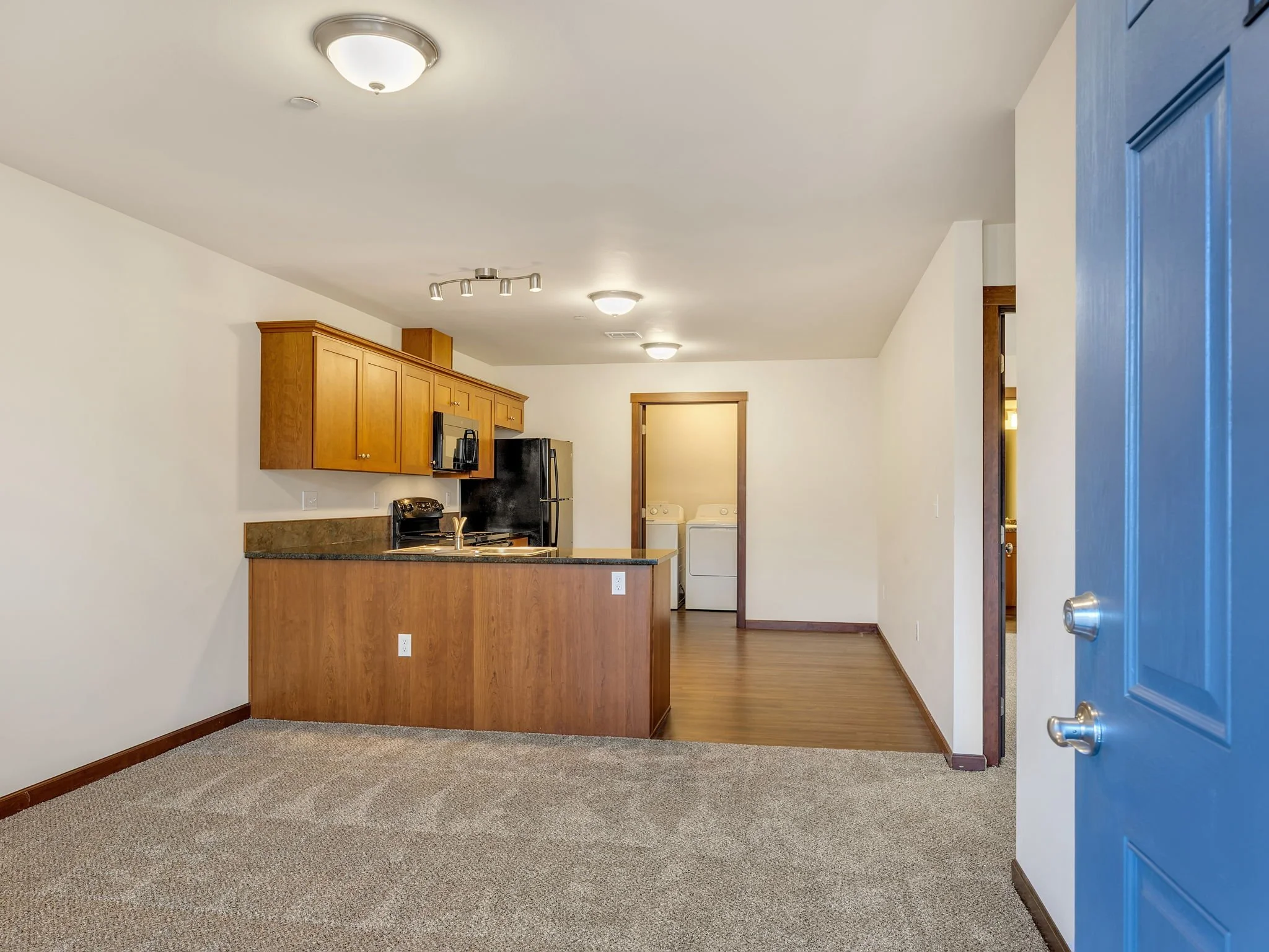 5-web-or-mls-1563 SE Honeysuckle Lp-04.jpg