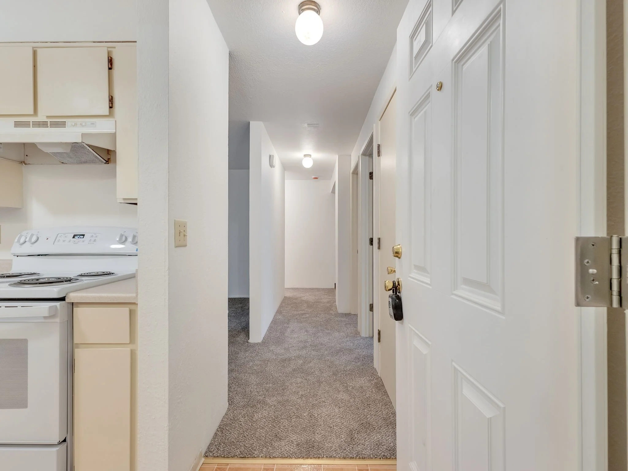 3-web-or-mls-280 Lincoln St #3-03.jpg