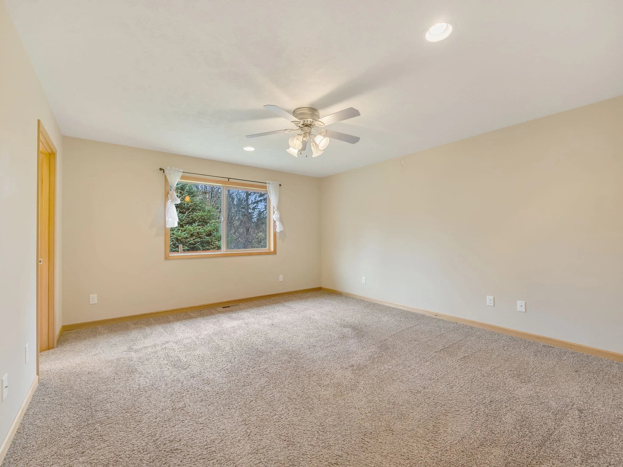 27-web-or-mls-1730 Pacific Ridge Ln-27.jpg