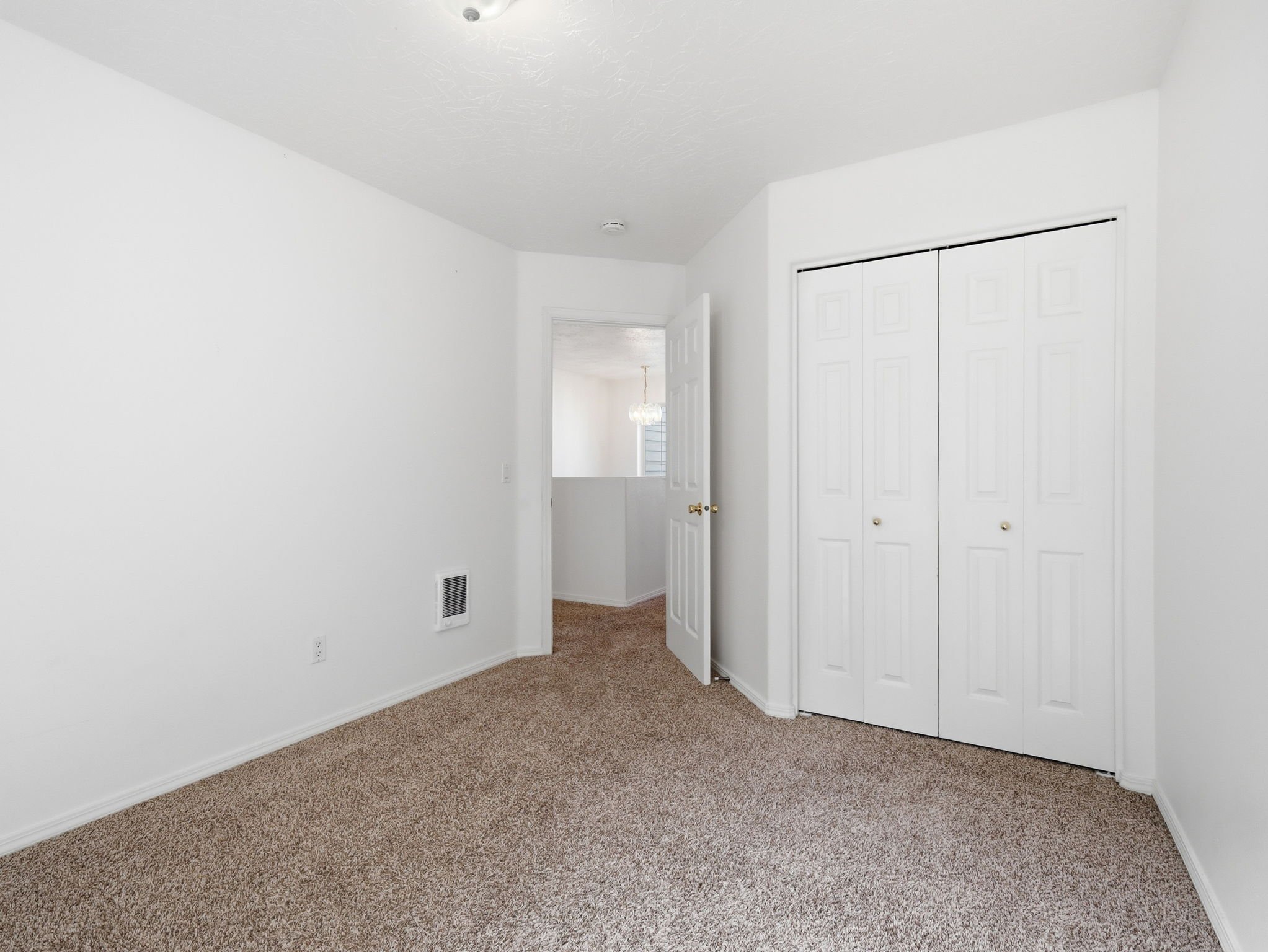 16-web-or-mls-580 7th Ct-16.jpg