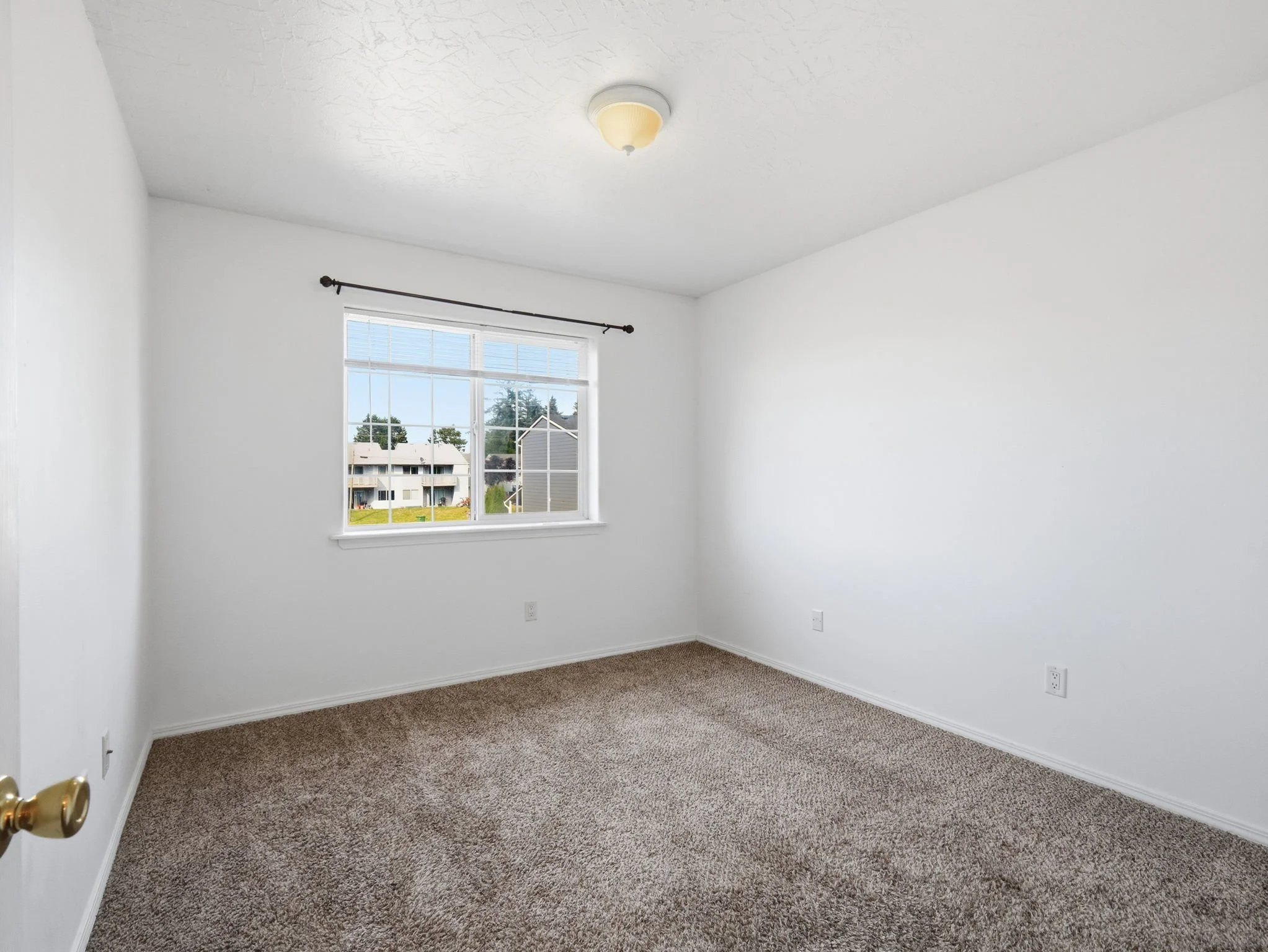 20-web-or-mls-580 7th Ct-20.jpg