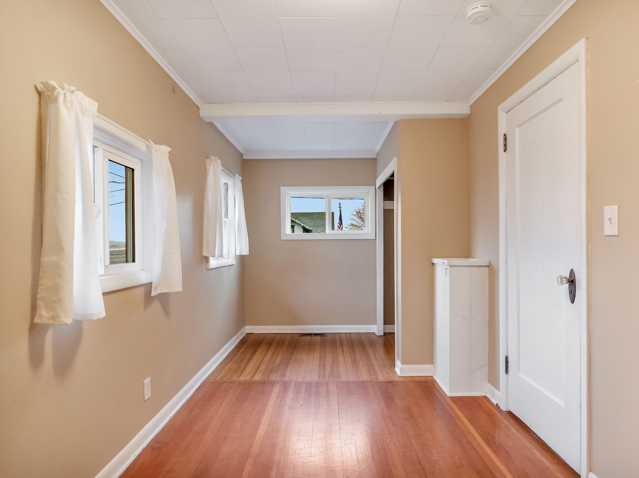 14-web-or-mls-809 Glasgow Ave-14.jpg