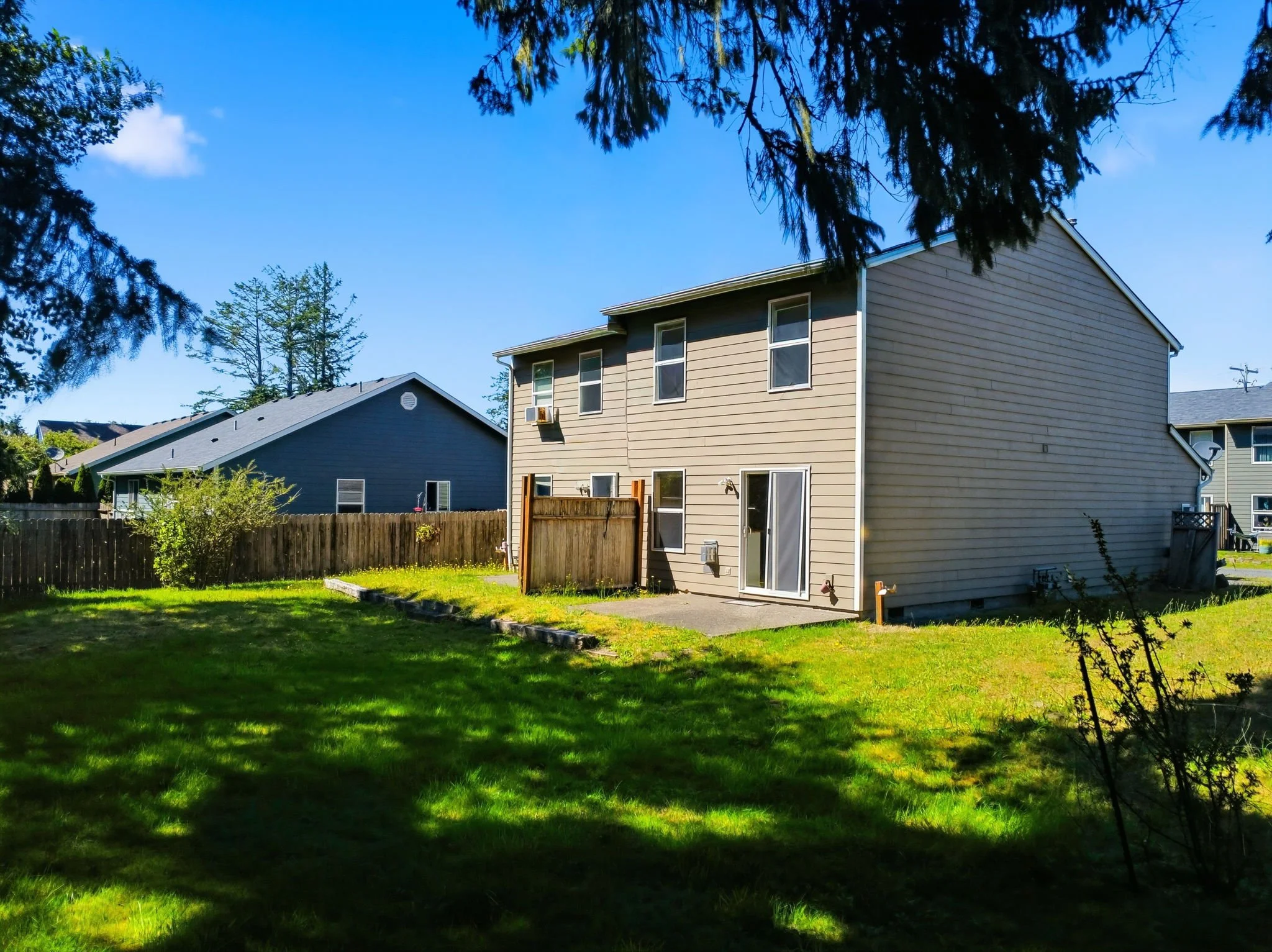 2-web-or-mls-580 7th Ct-02.jpg