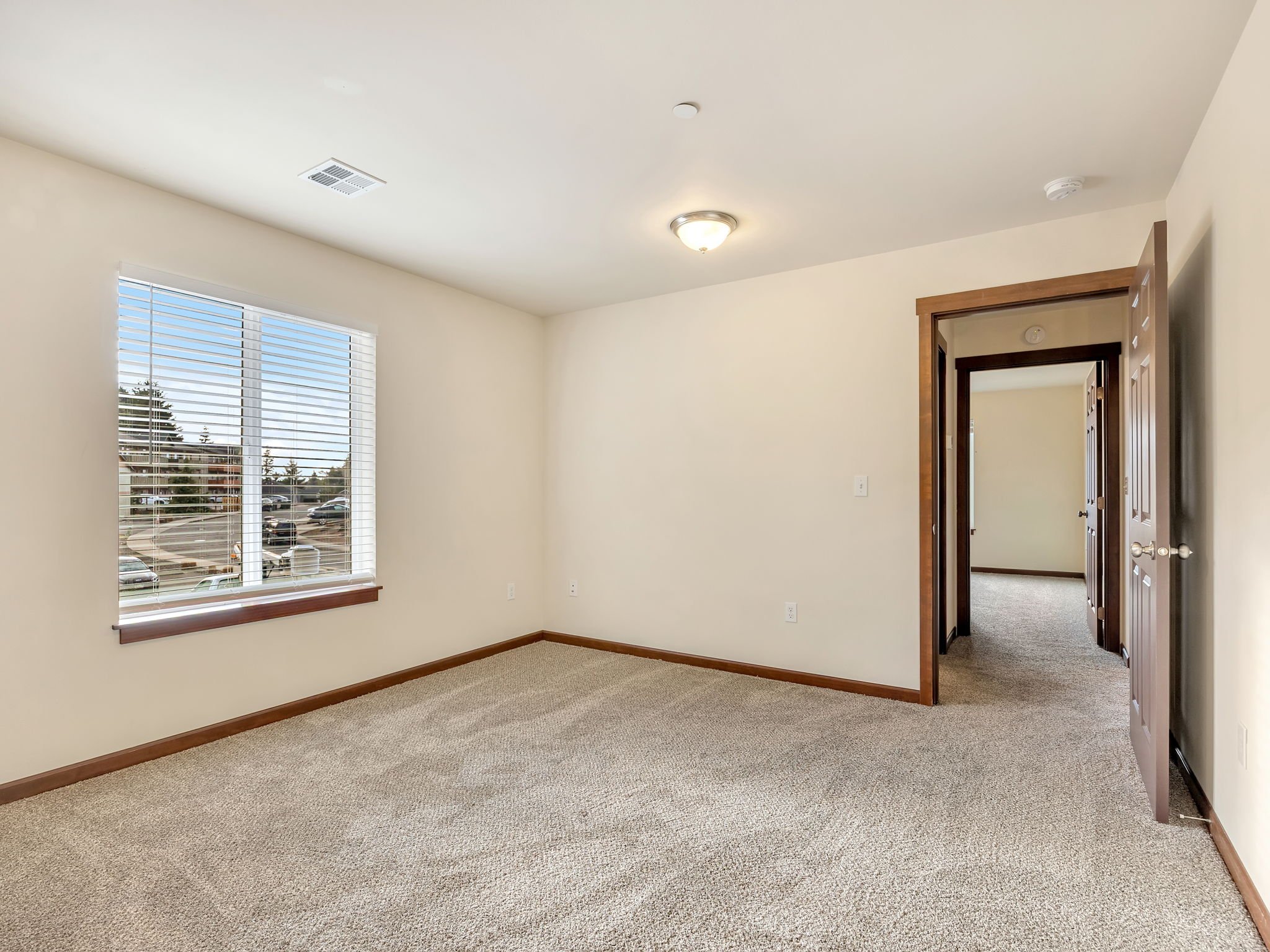 17-web-or-mls-1563 SE Honeysuckle Lp-17.jpg