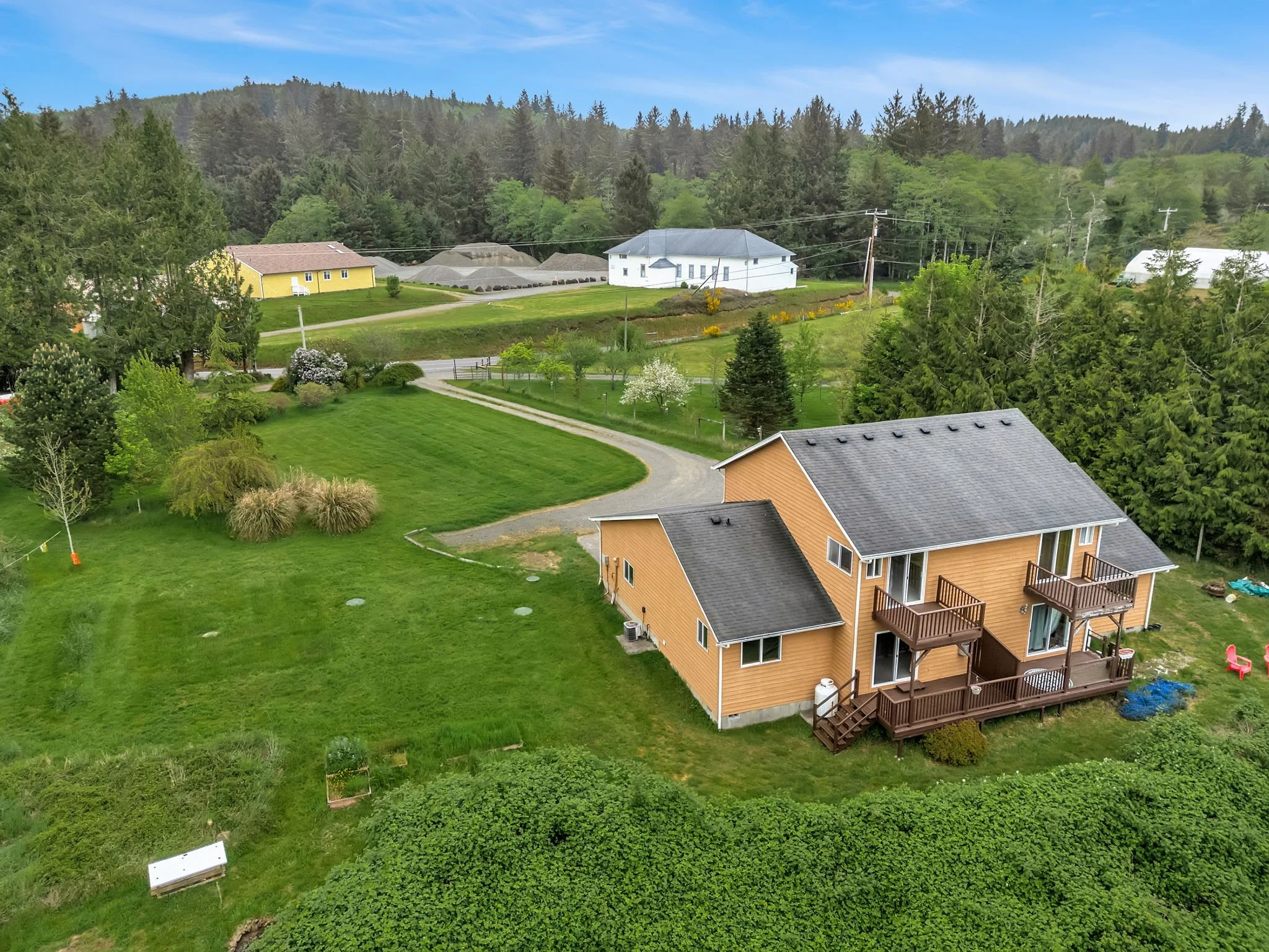 4-web-or-mls-90560 Logan Rd-5.jpg