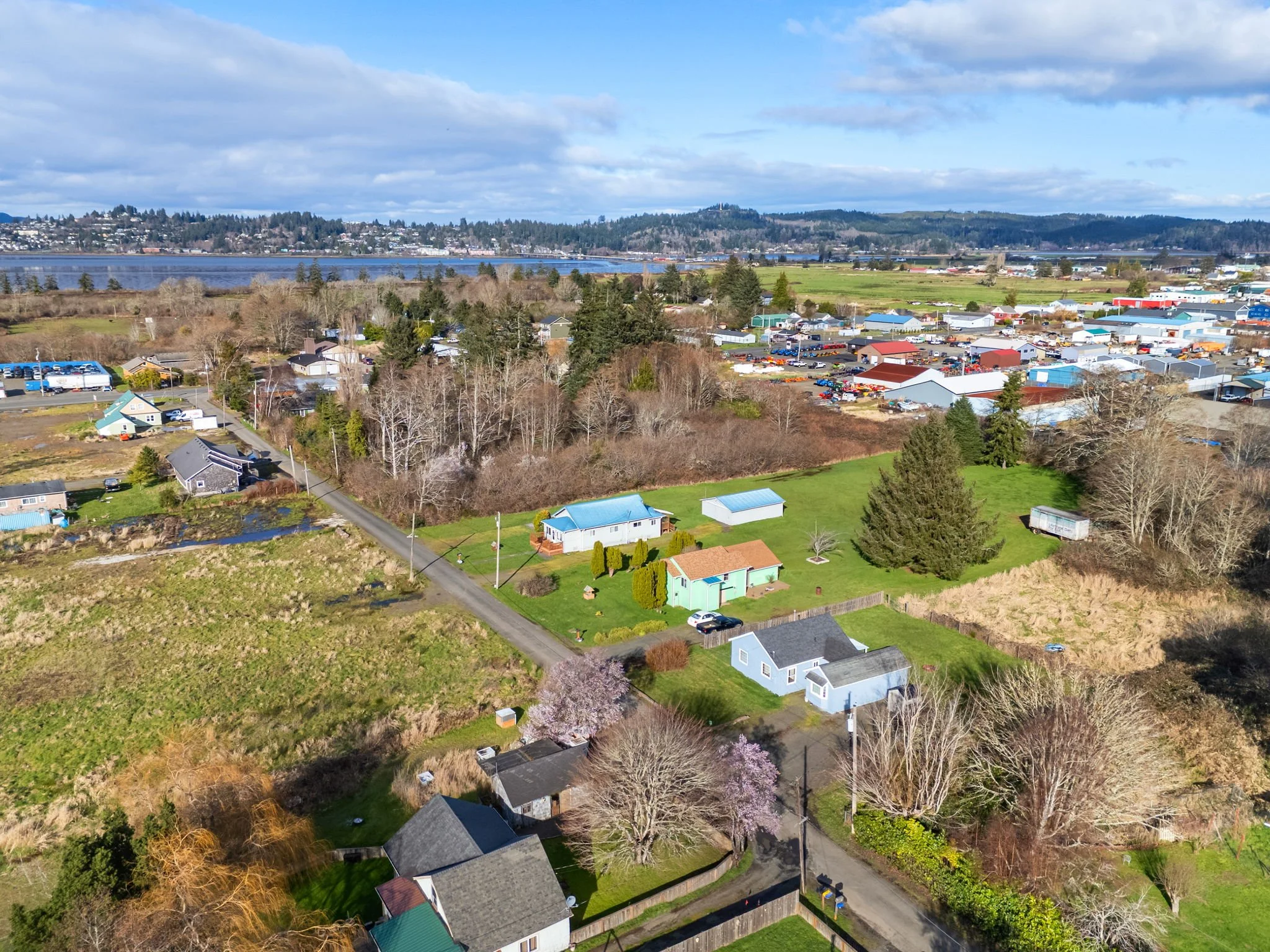 45-web-or-mls-92303 Willow Rd-03.jpg