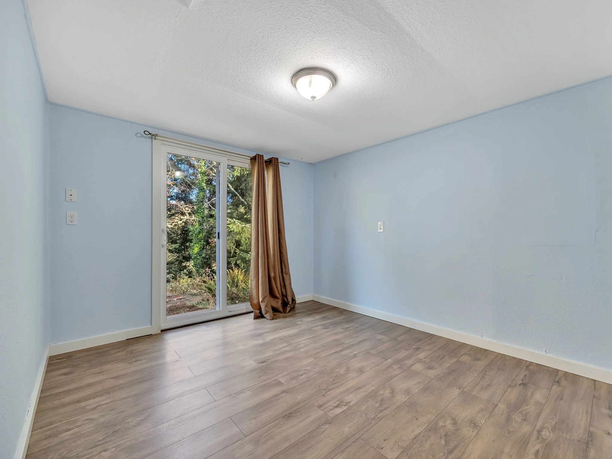 17-web-or-mls-91907 Hwy 104-16.jpg