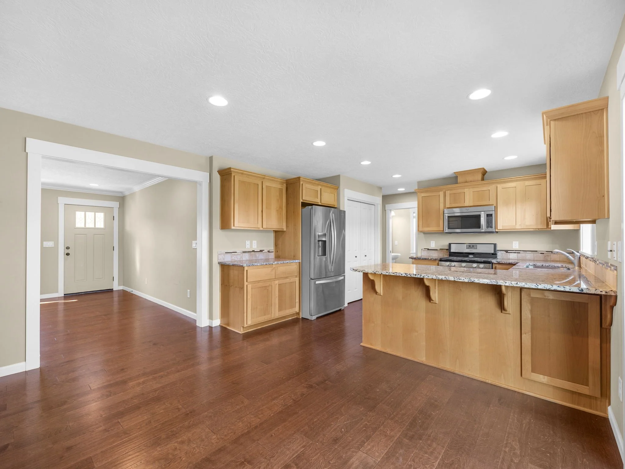 19-web-or-mls-330 SW Kalmia Ave-19.jpg