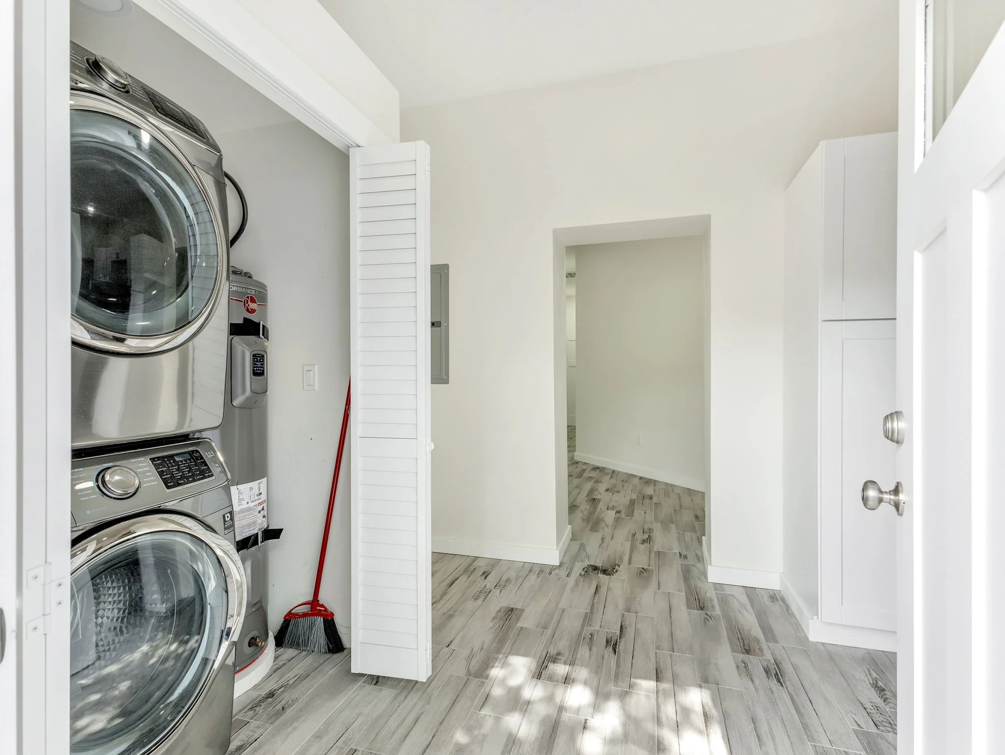 4-web-or-mls-138 S Main-04.jpg