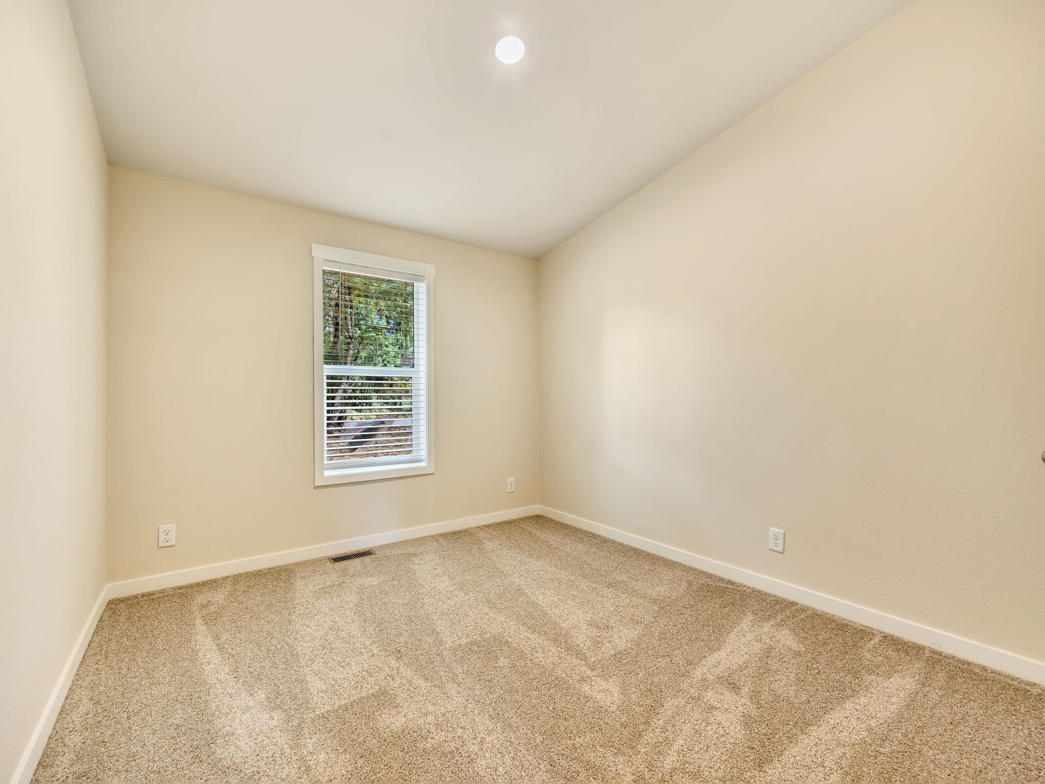 42-web-or-mls-92166 Conroy Rd-32.jpg