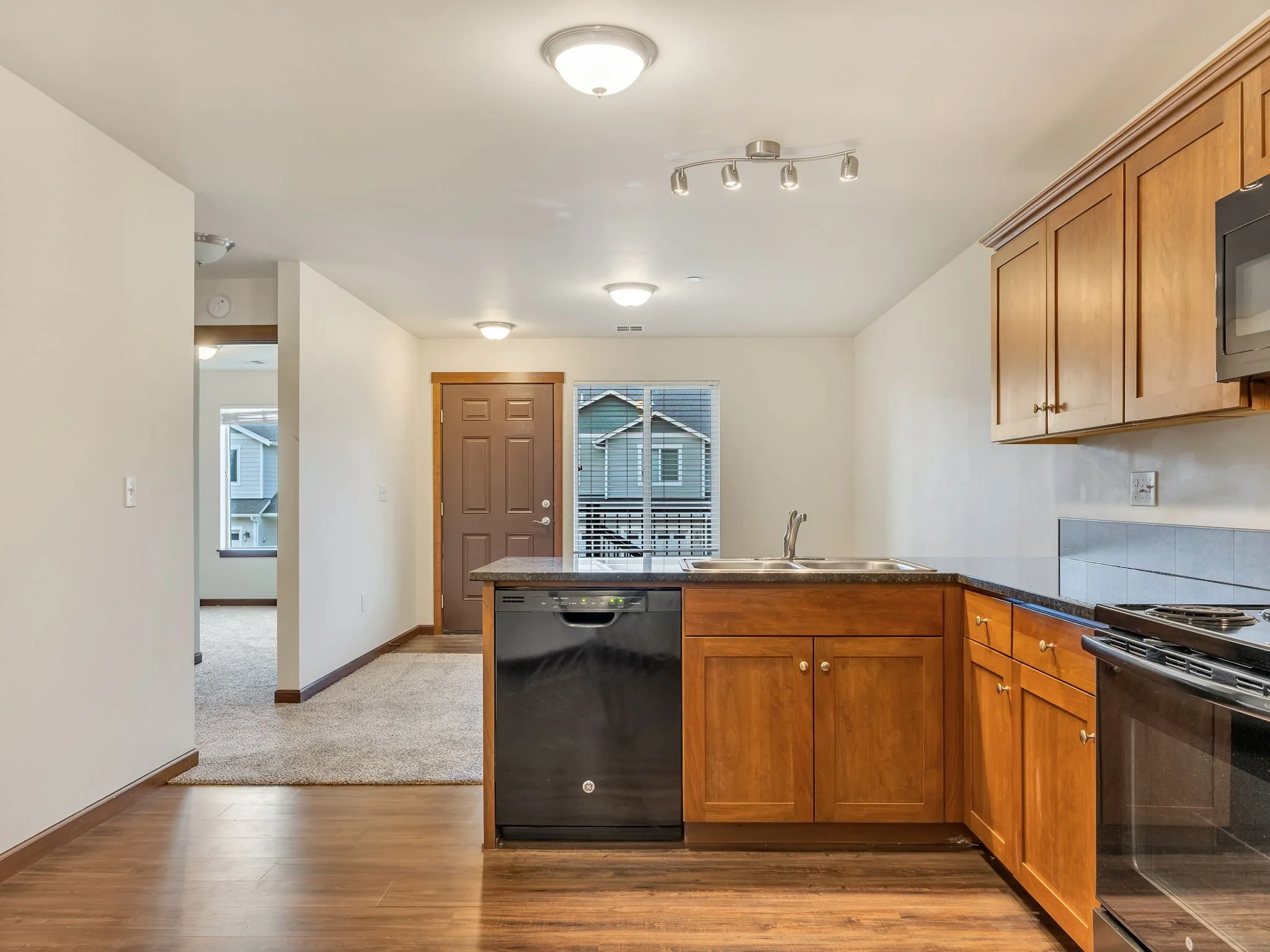 14-web-or-mls-1563 SE Honeysuckle Lp-14.jpg