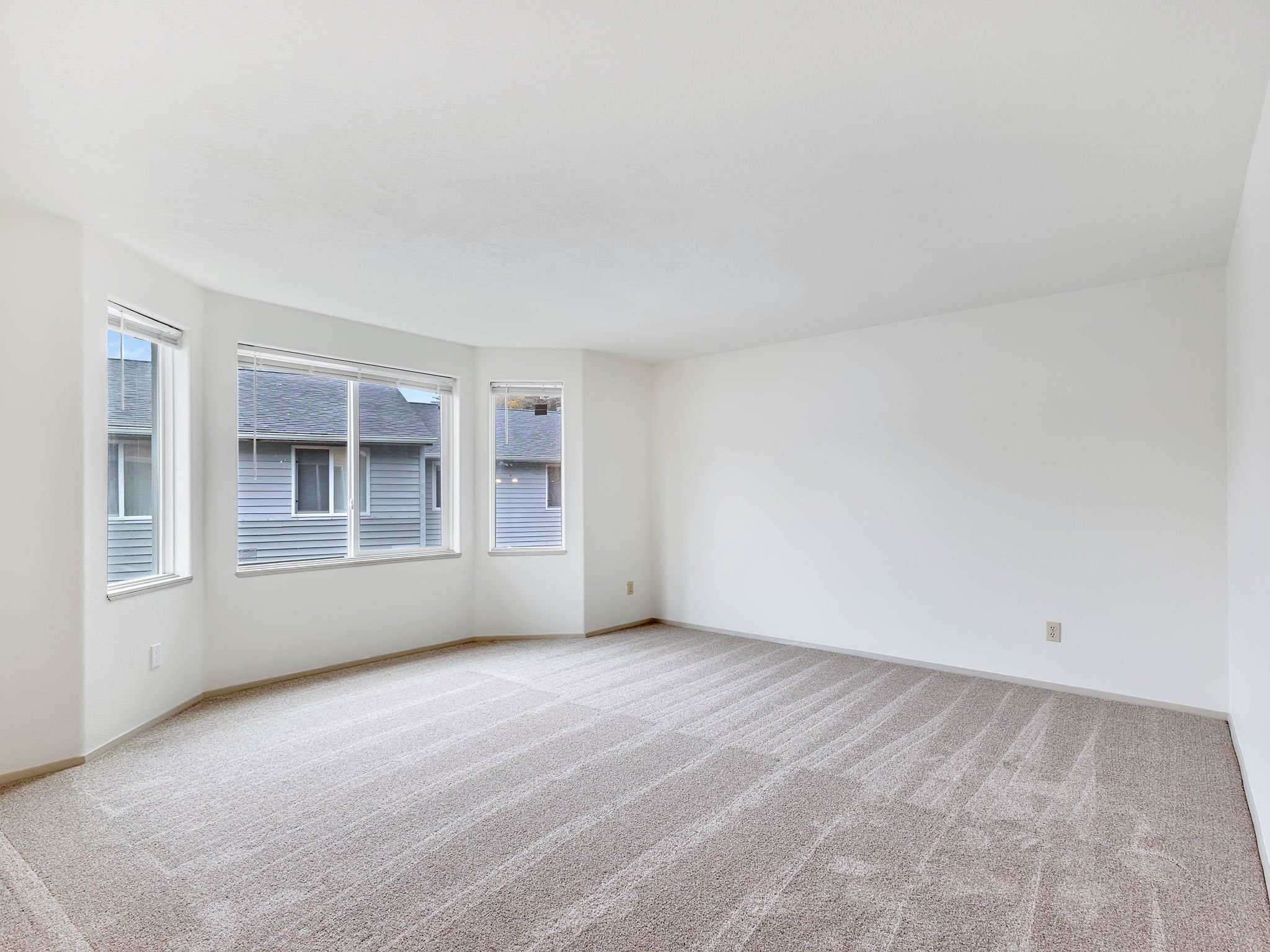 11-web-or-mls-355 S Wahanna Rd-11.jpg