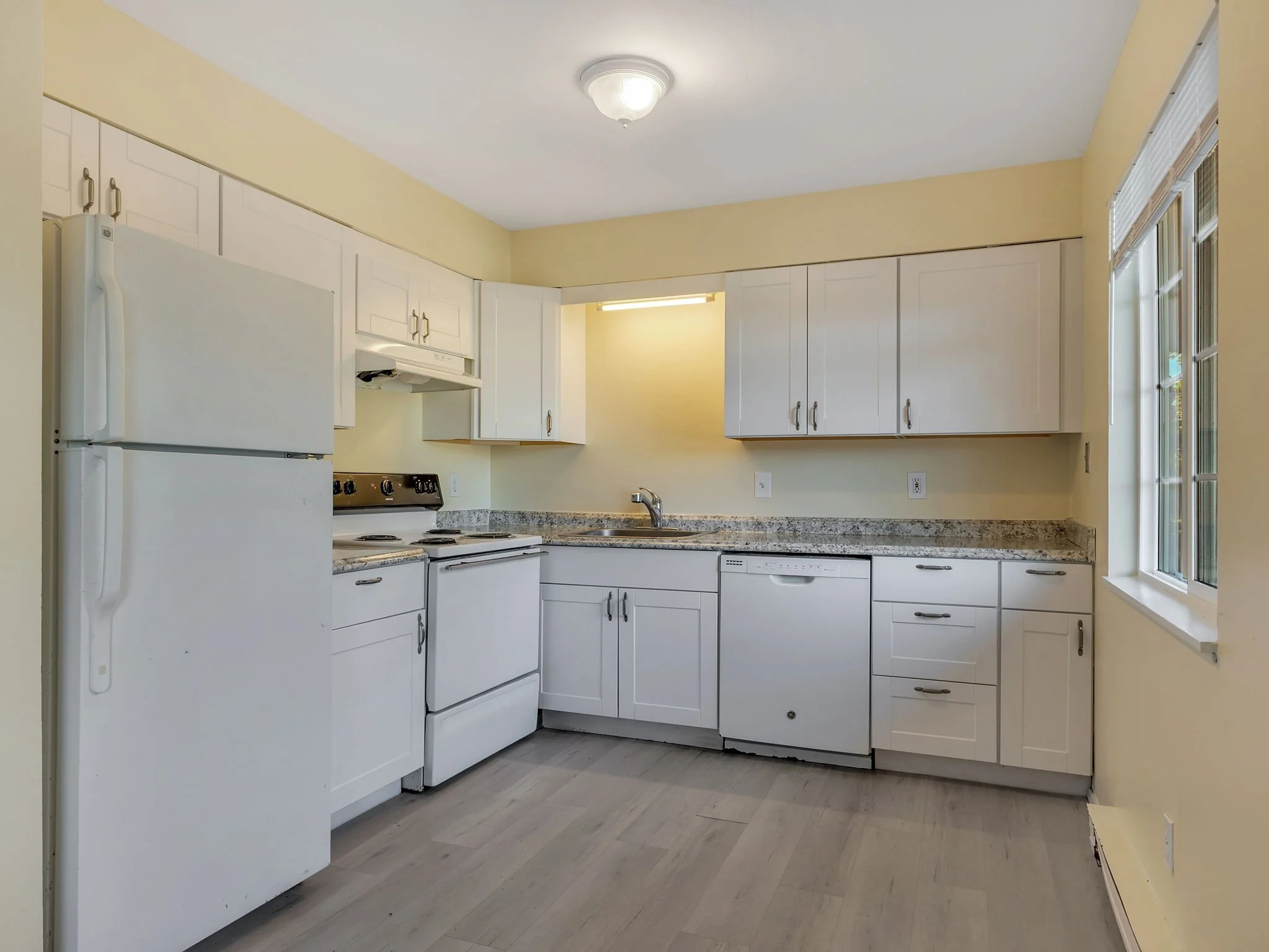 10-web-or-mls-2135 S Edgewood-05.jpg