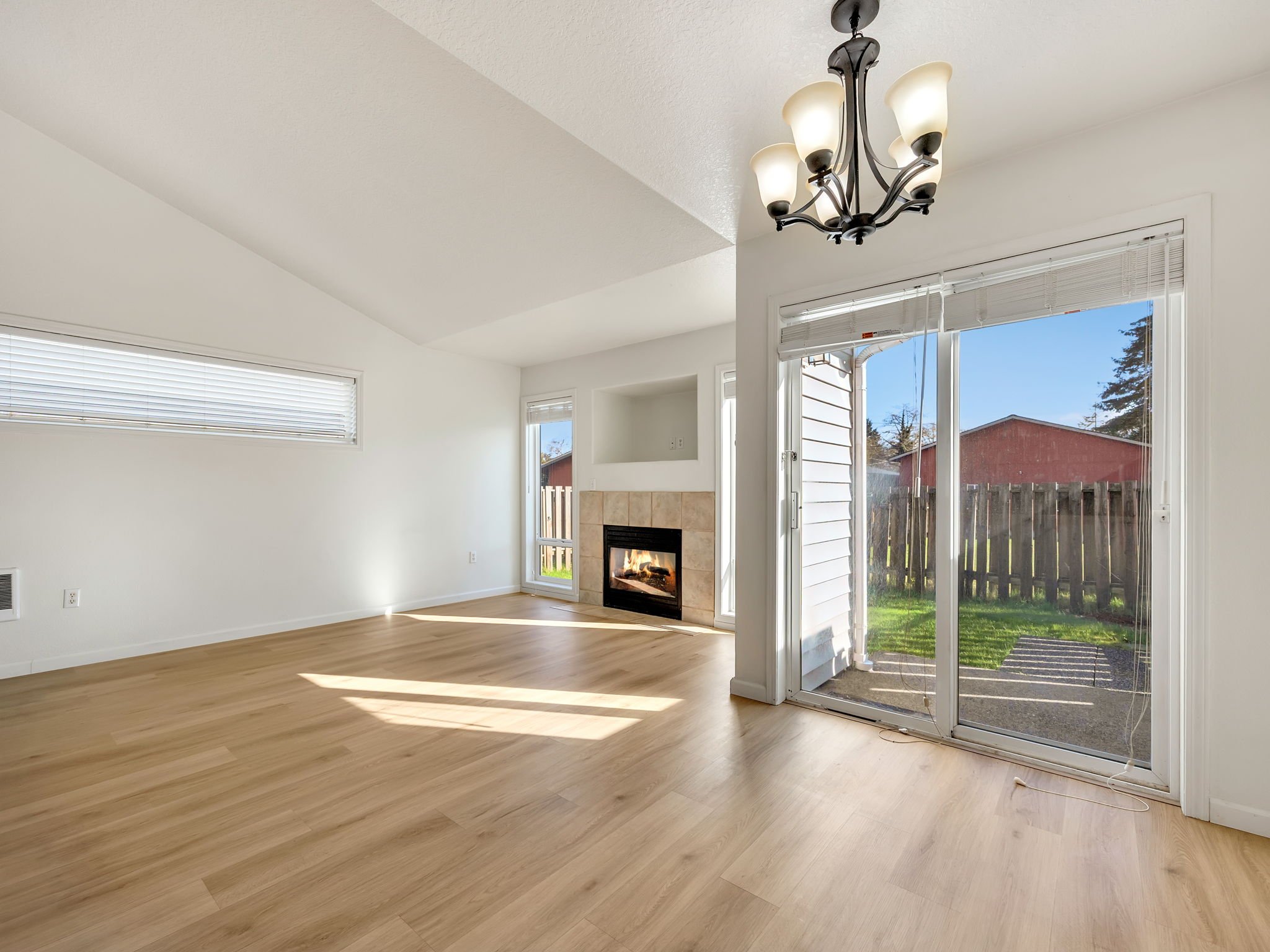 18-web-or-mls-1536 S Main-179.jpg