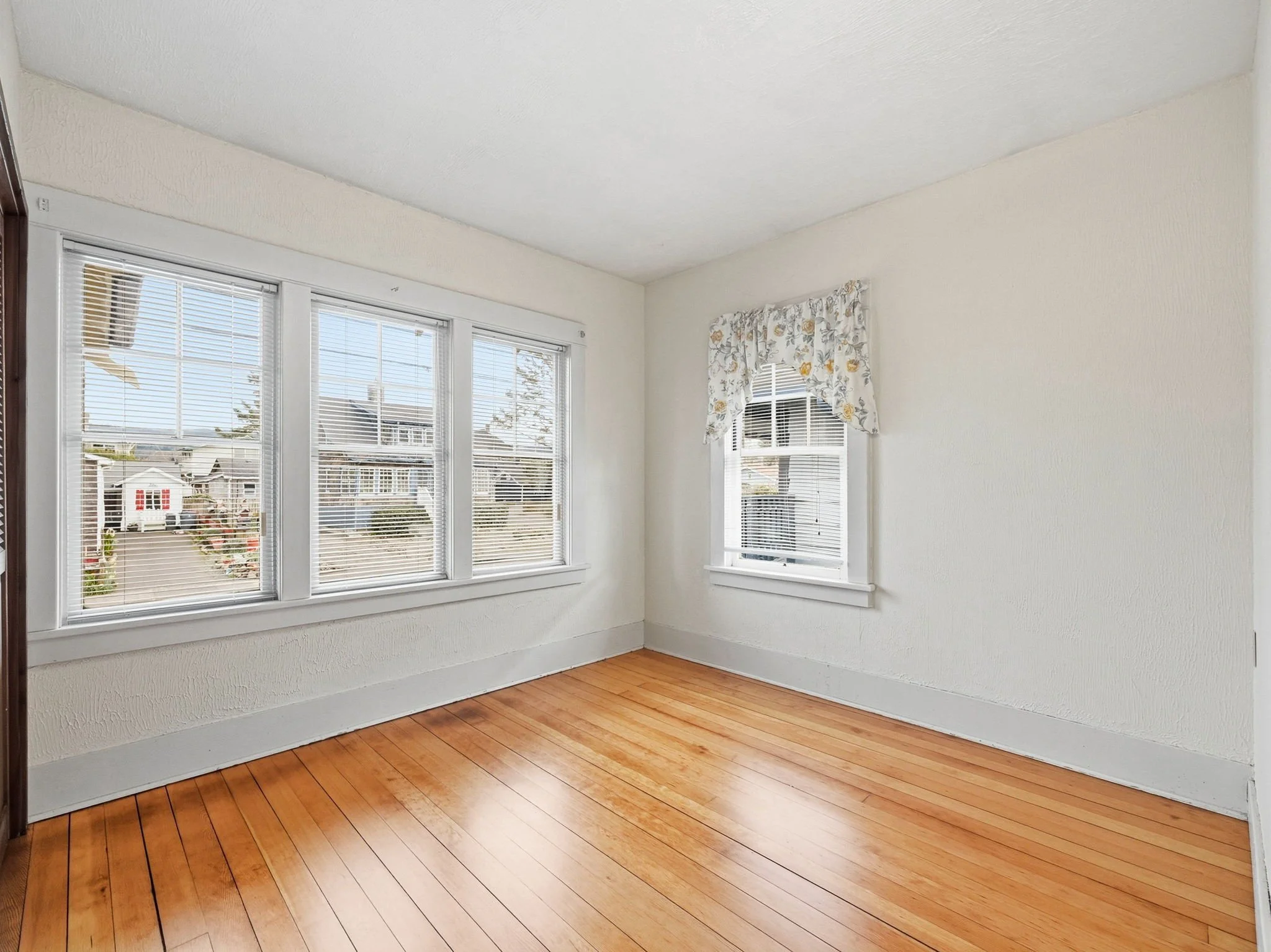 10-web-or-mls-860 Beach St-42.jpg