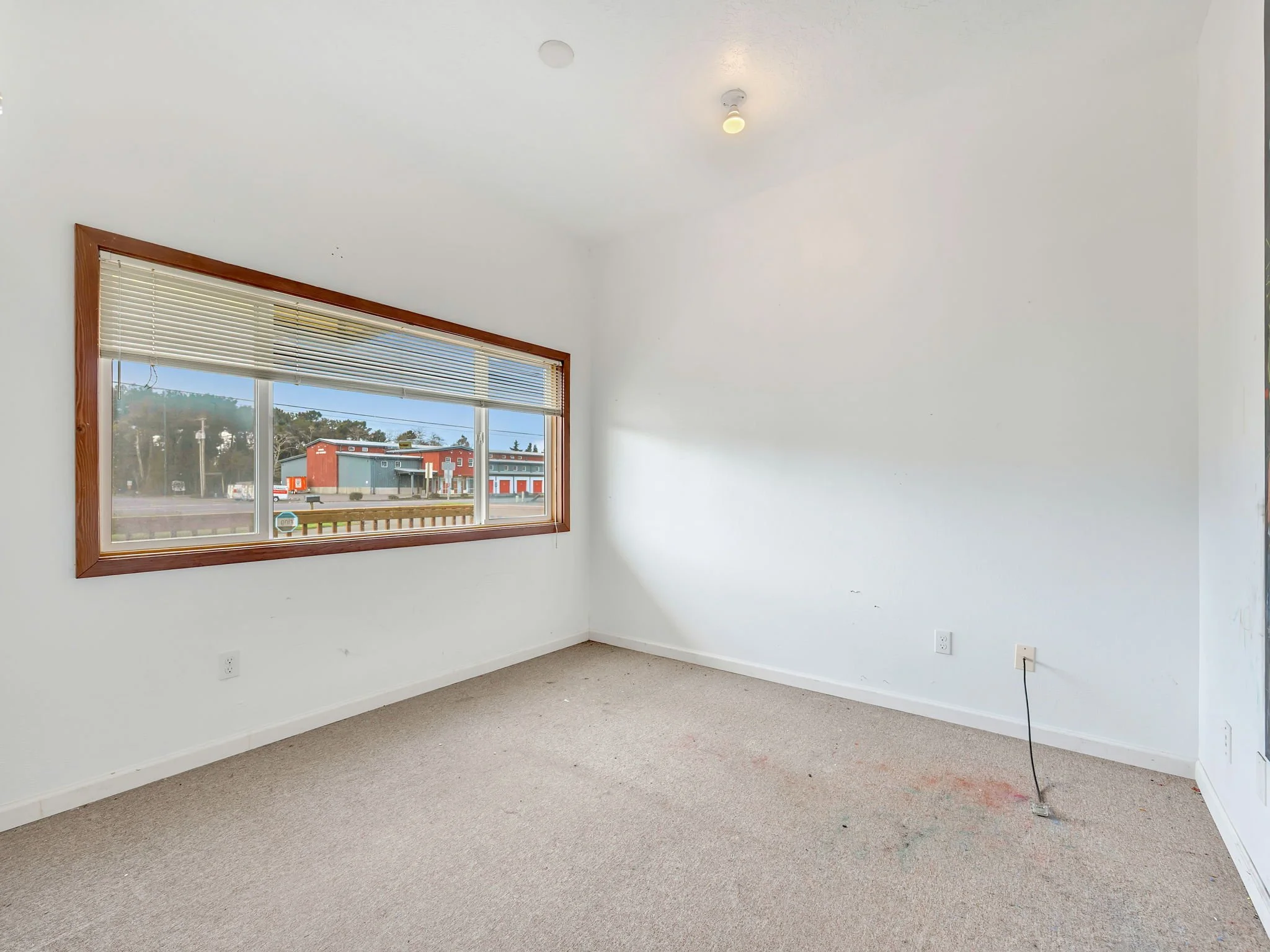 20-web-or-mls-4253 Hwy 101-20.jpg