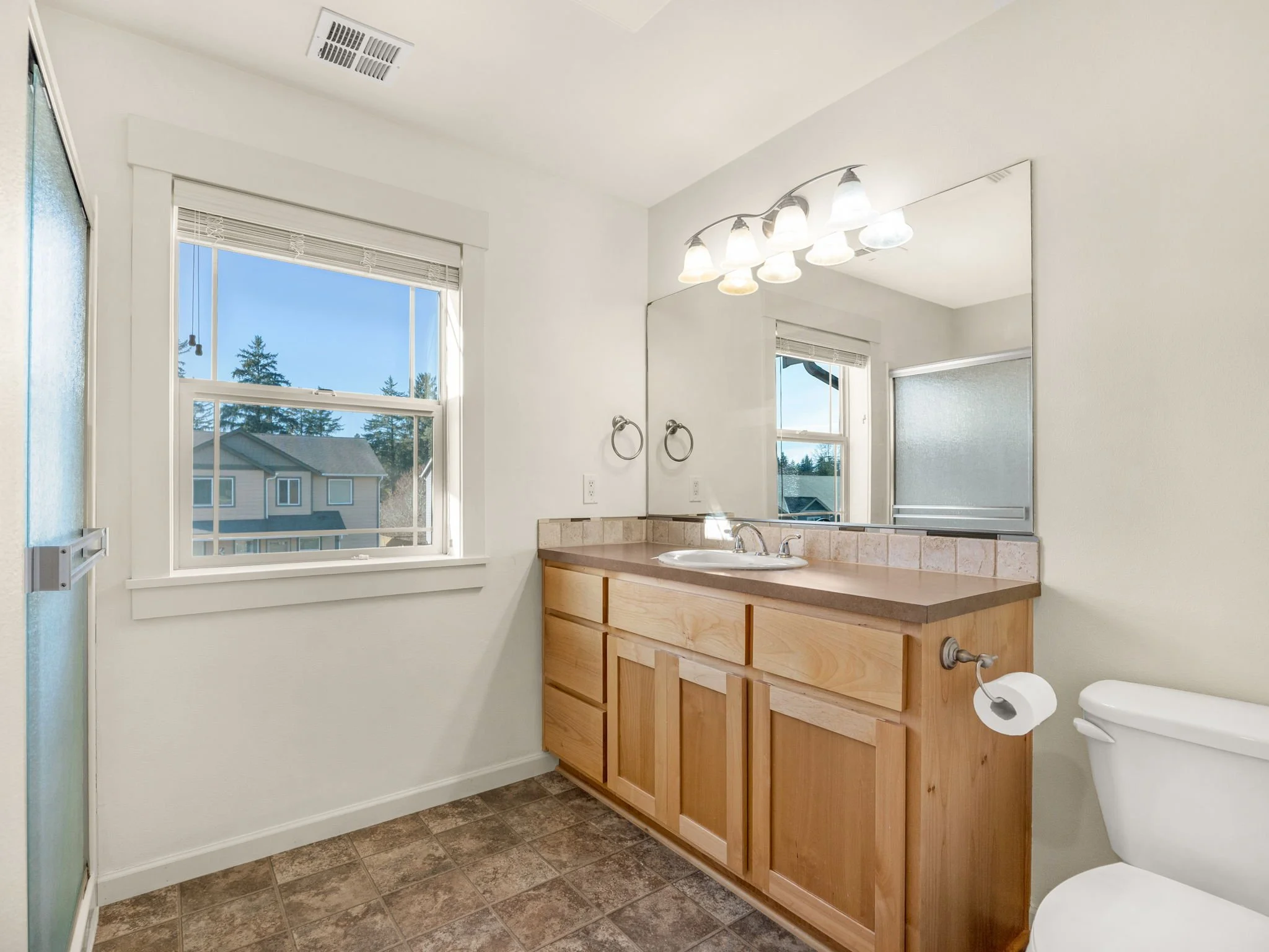 25-web-or-mls-330 SW Kalmia Ave-25.jpg