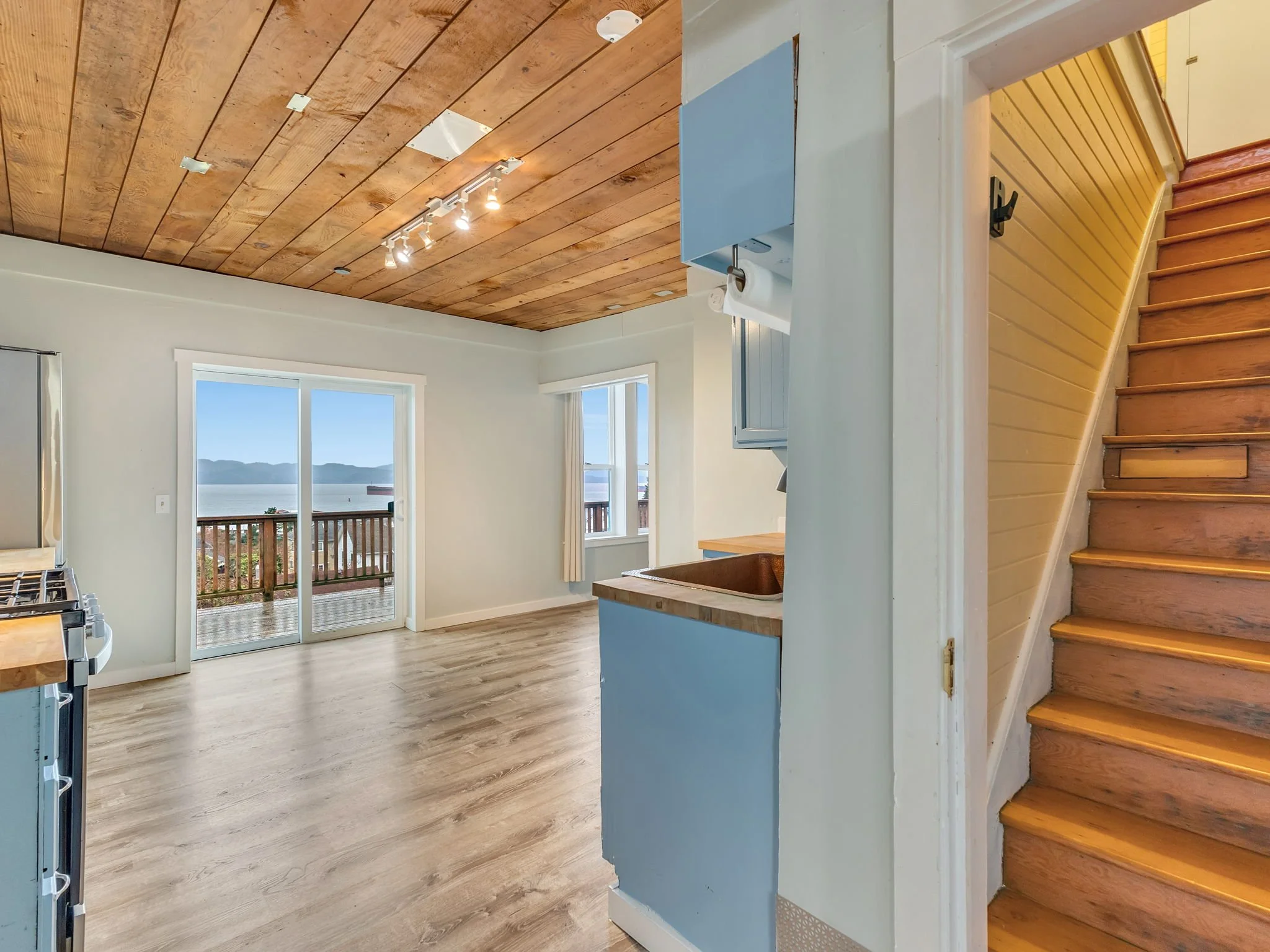 22-web-or-mls-3088 Harrison Ave-23.jpg