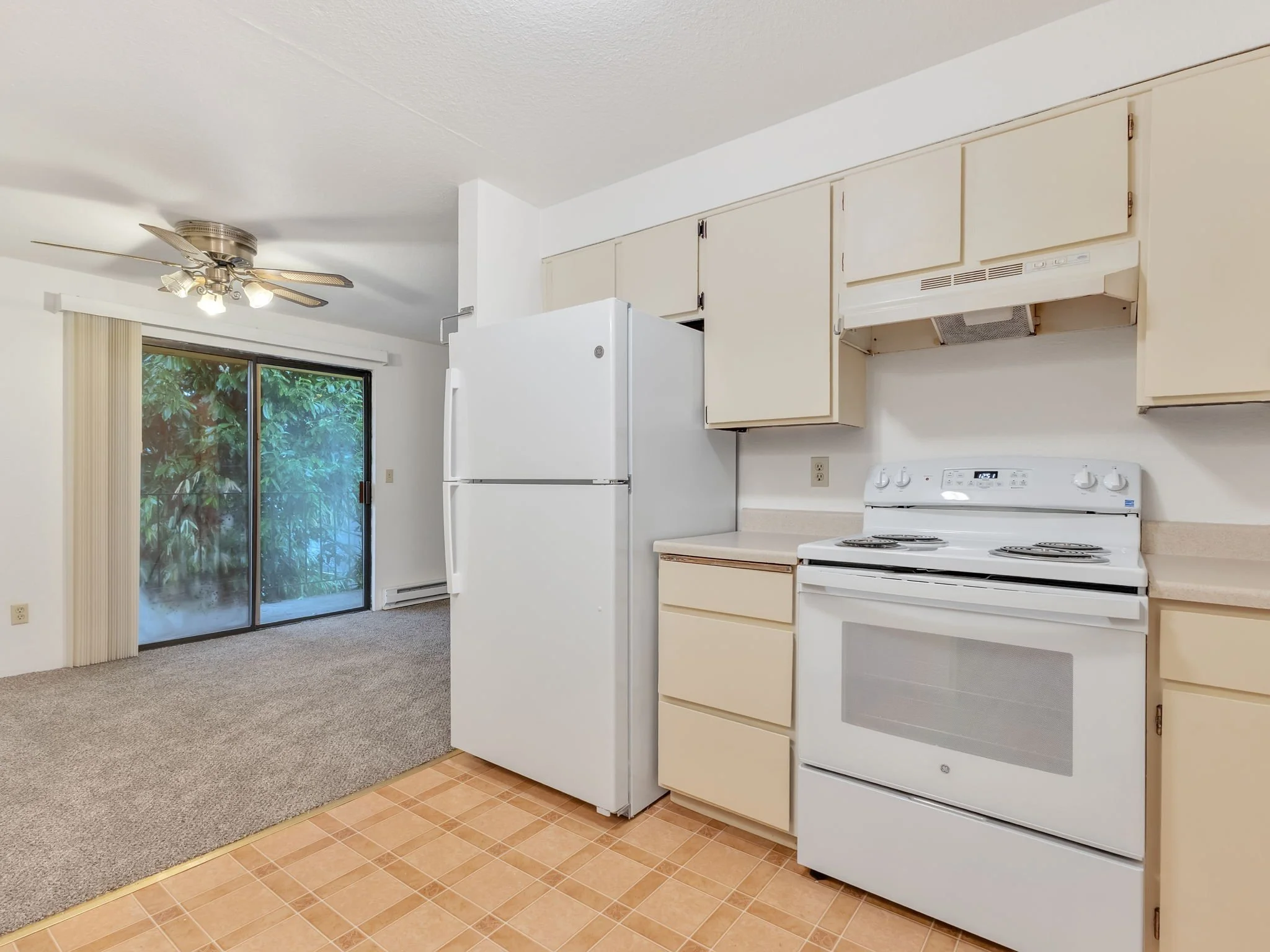 6-web-or-mls-280 Lincoln St #3-06.jpg