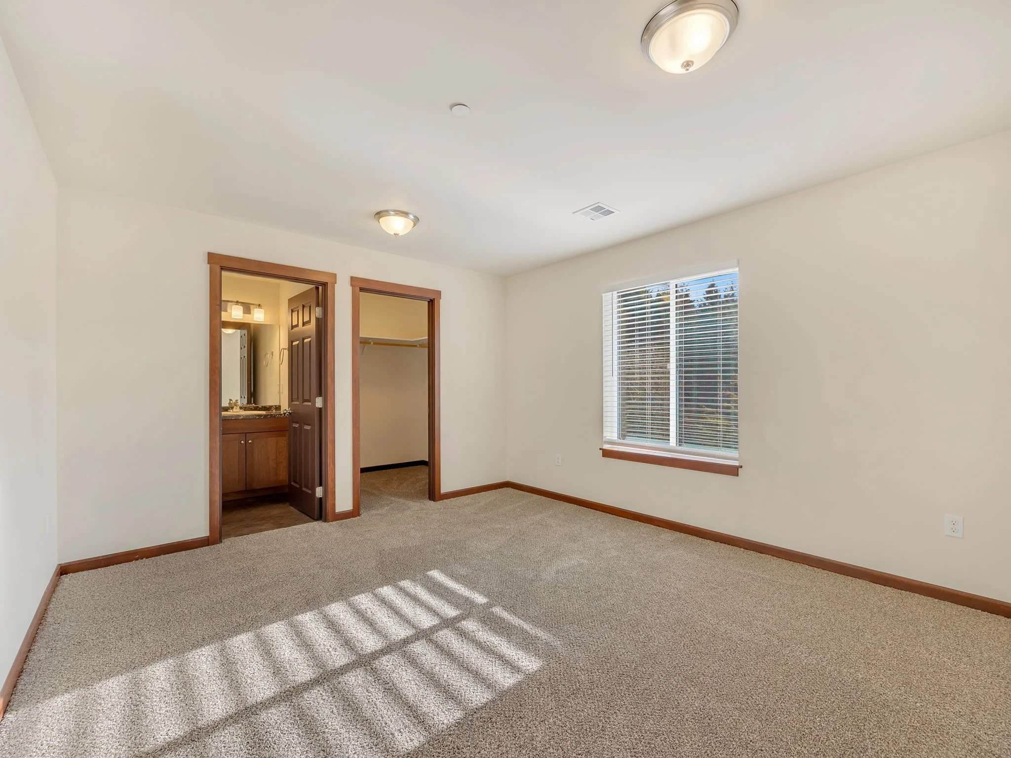 15-web-or-mls-1563 SE Honeysuckle Lp-15.jpg