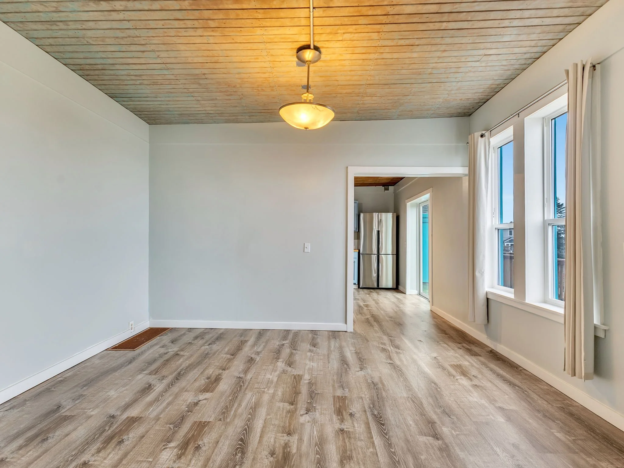 10-web-or-mls-3088 Harrison Ave-12.jpg