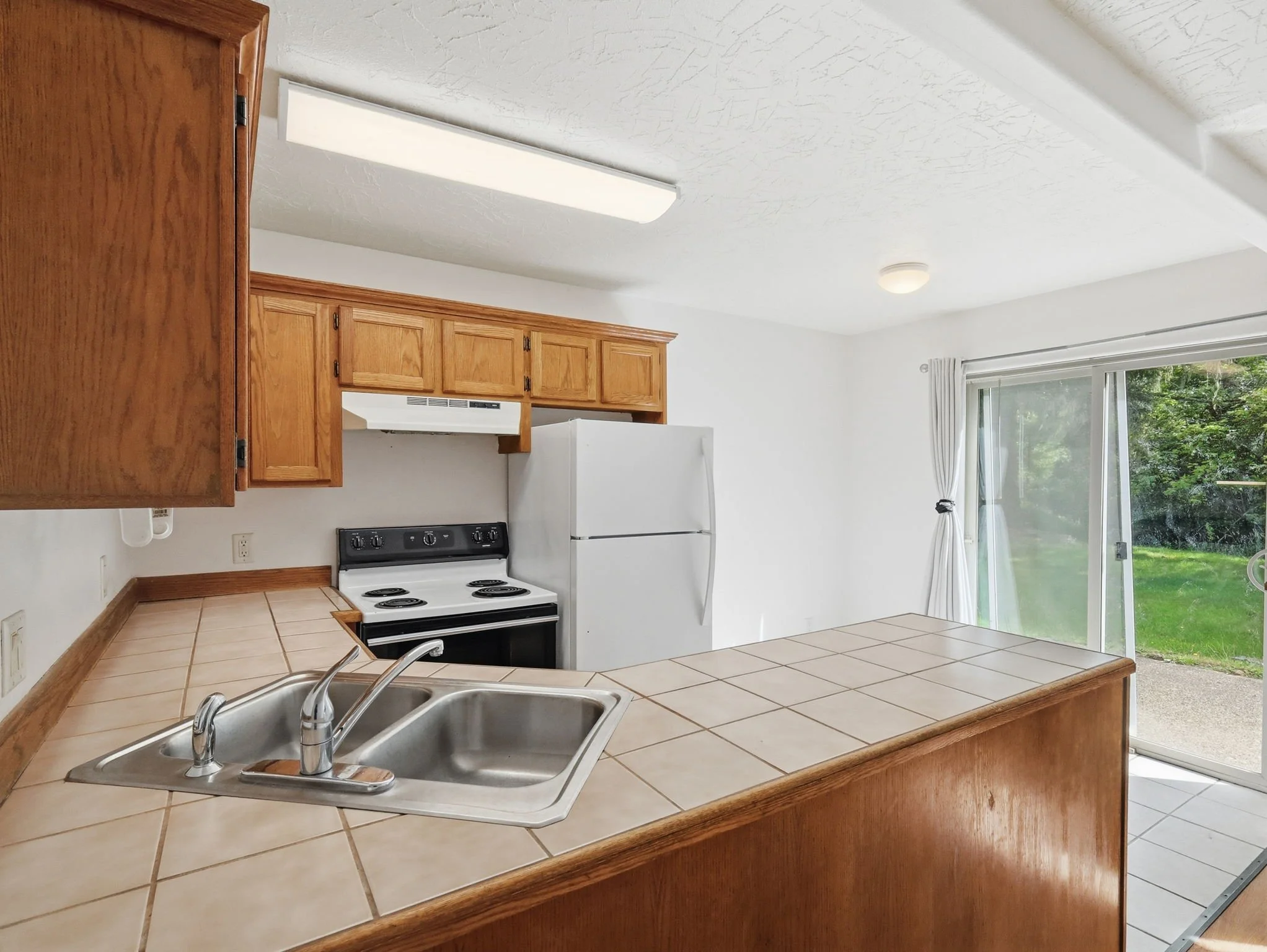 12-web-or-mls-580 7th Ct-12.jpg