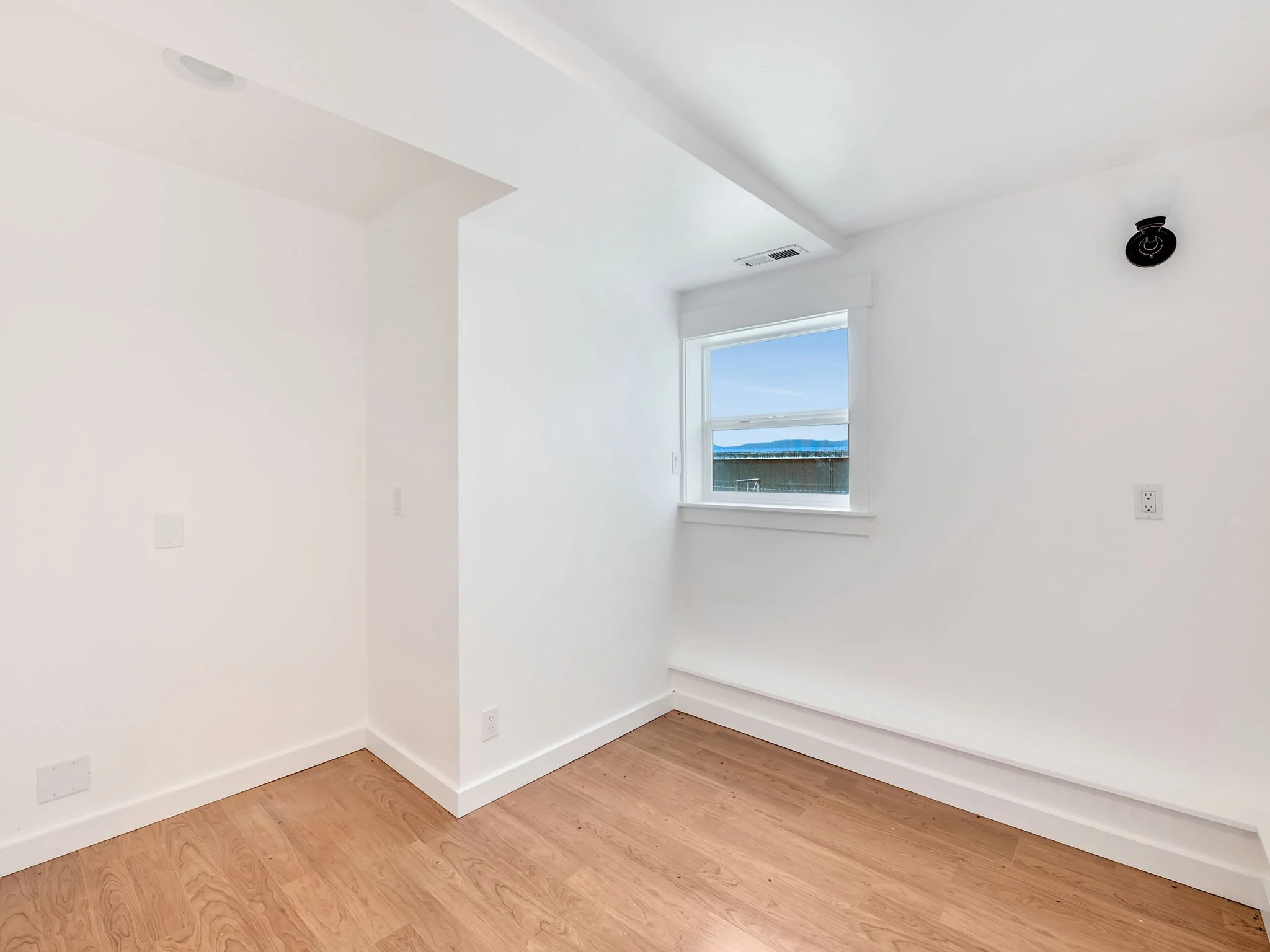 66-web-or-mls-66-70 Bond St-58.jpg