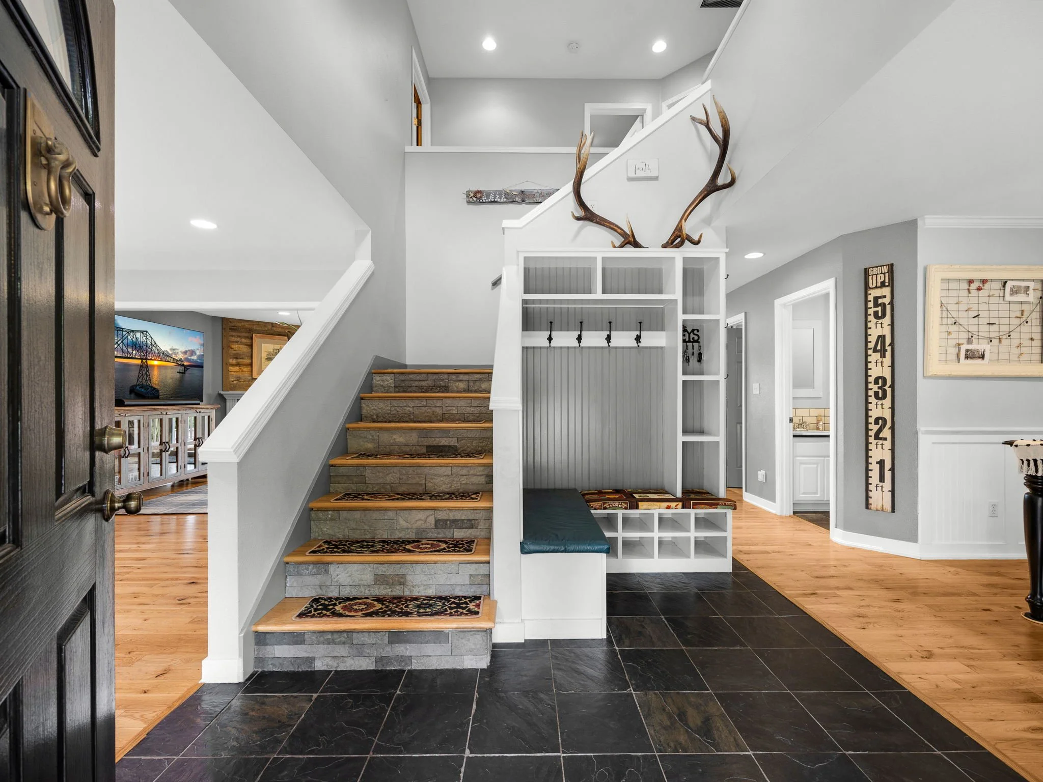 22-web-or-mls-35134 Helligso Ln-18.jpg
