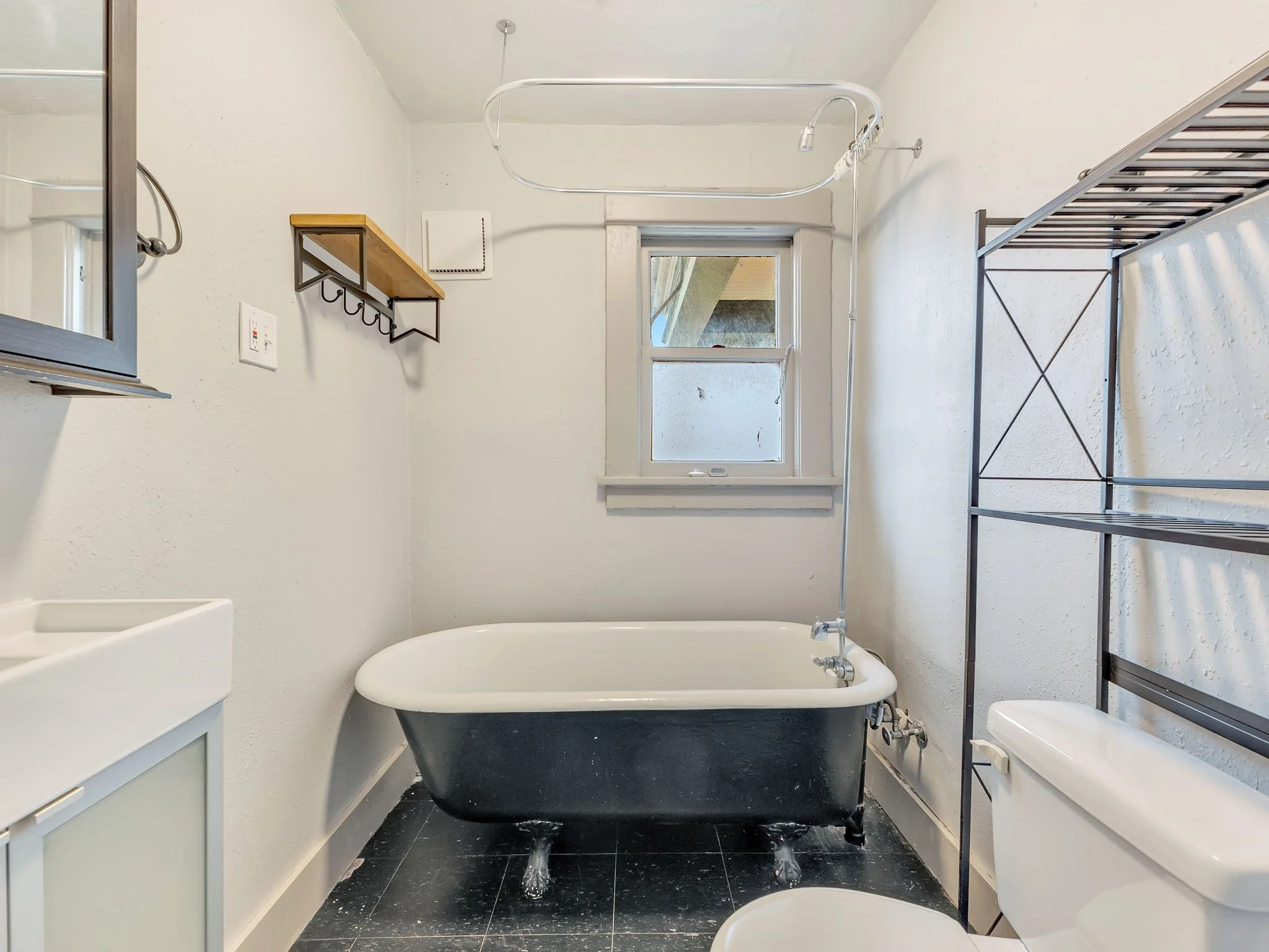 17-web-or-mls-1320 Franklin Ave-28.jpg