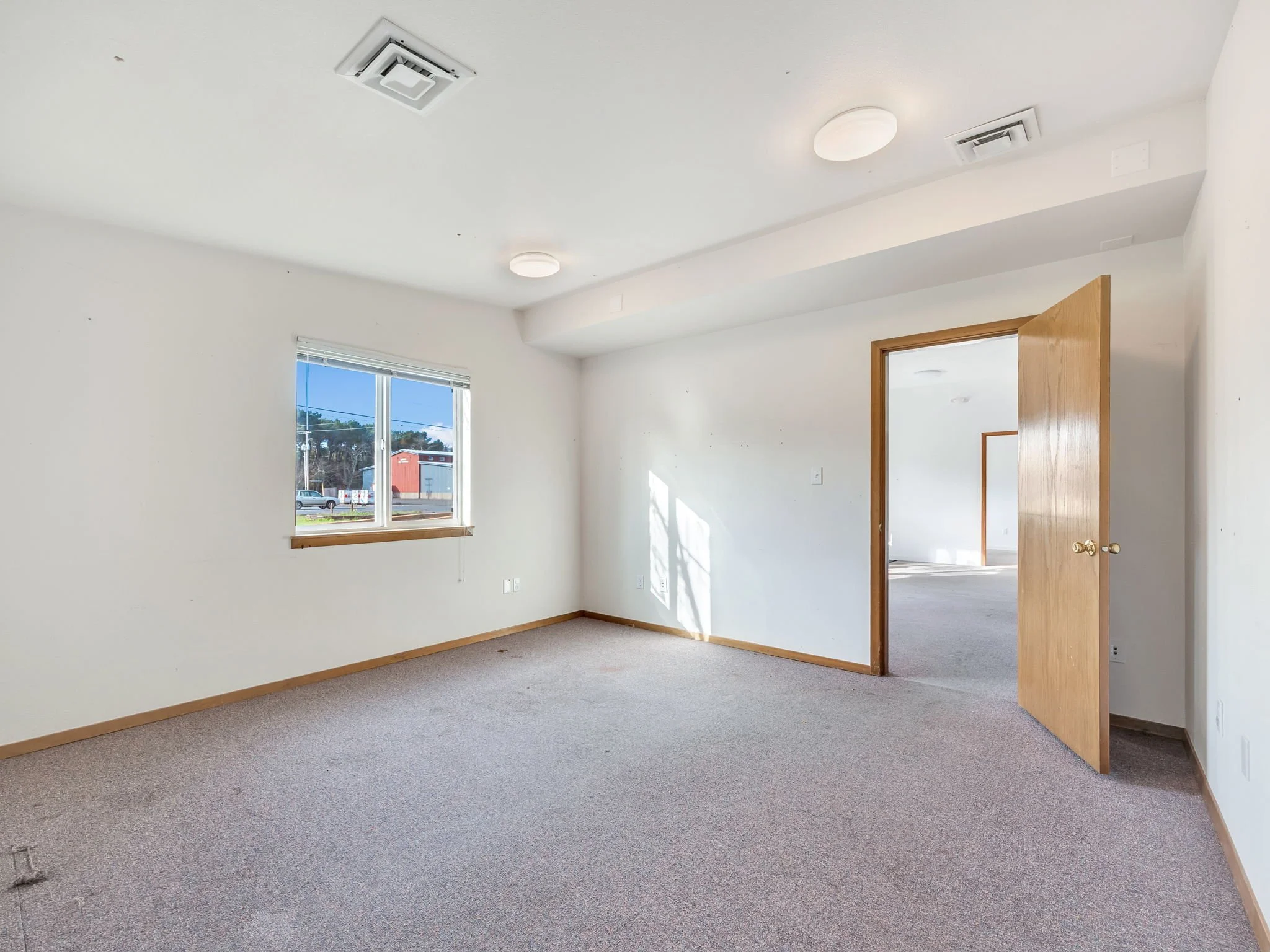 19-web-or-mls-4253 Hwy 101-19.jpg