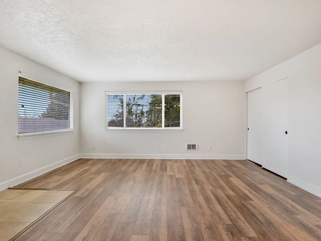 6-web-or-mls-1601 Broadway St #19-06.jpg