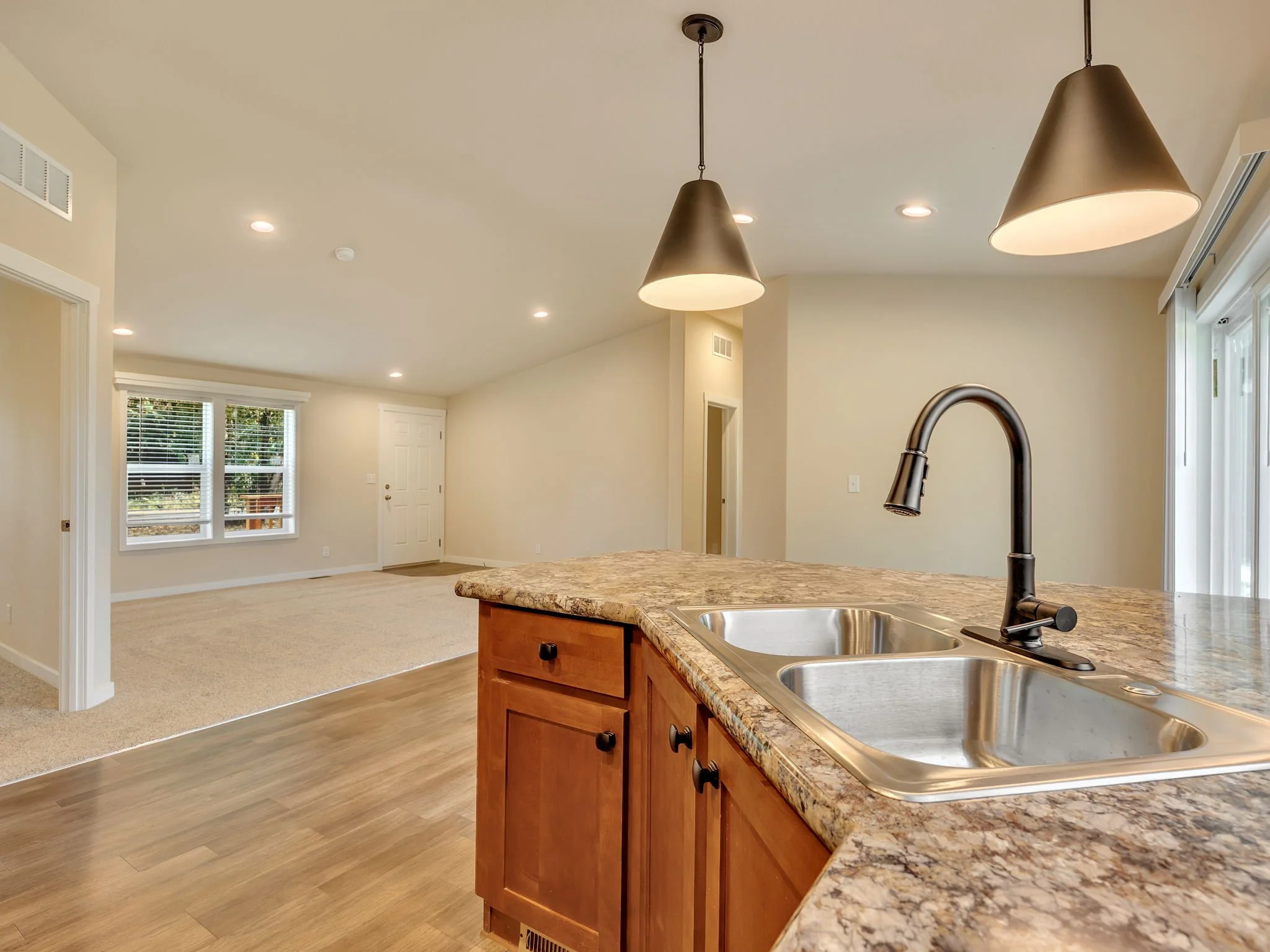 23-web-or-mls-92166 Conroy Rd-19.jpg