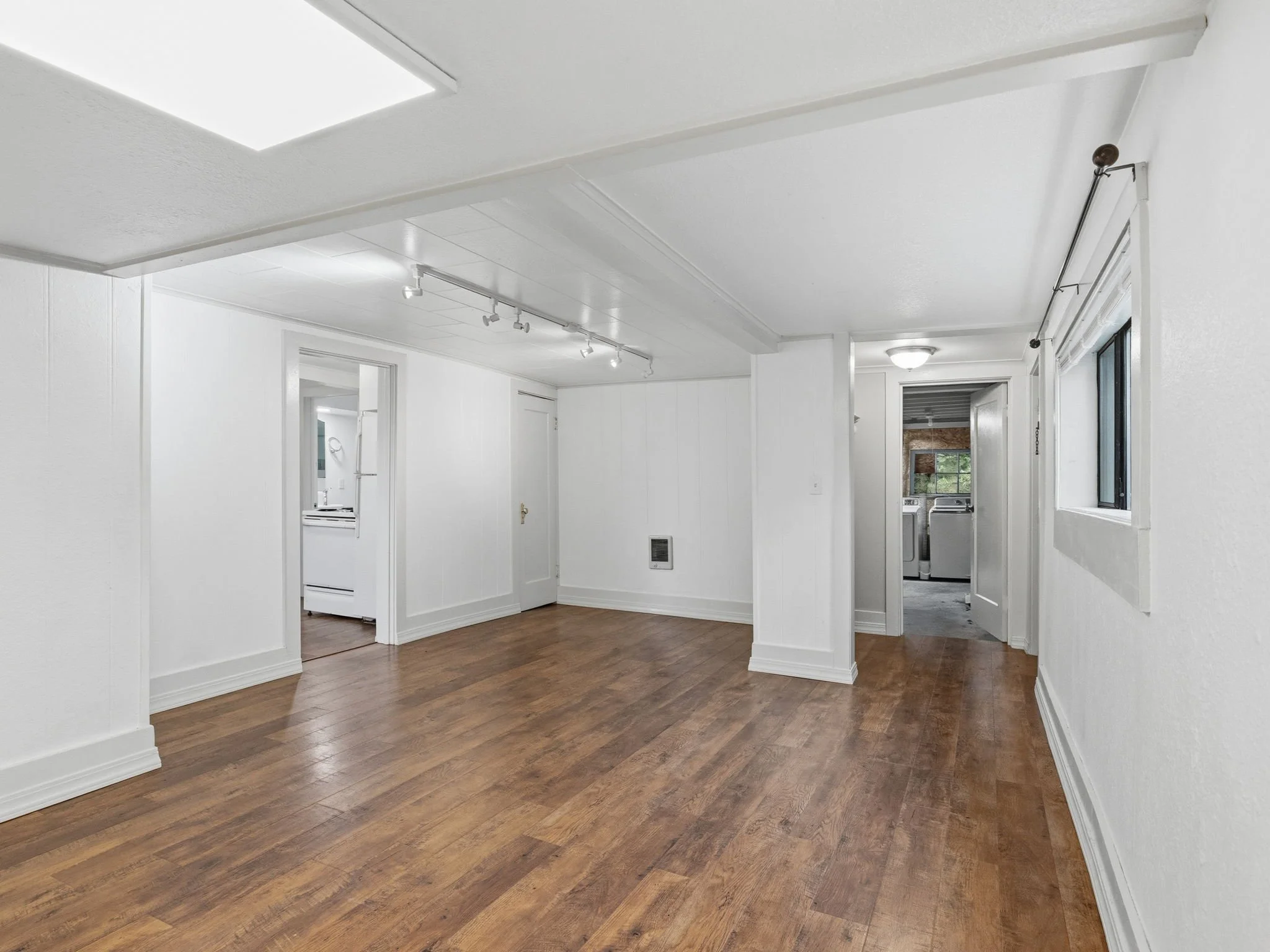 6-web-or-mls-1939 Irving Ave-7.jpg